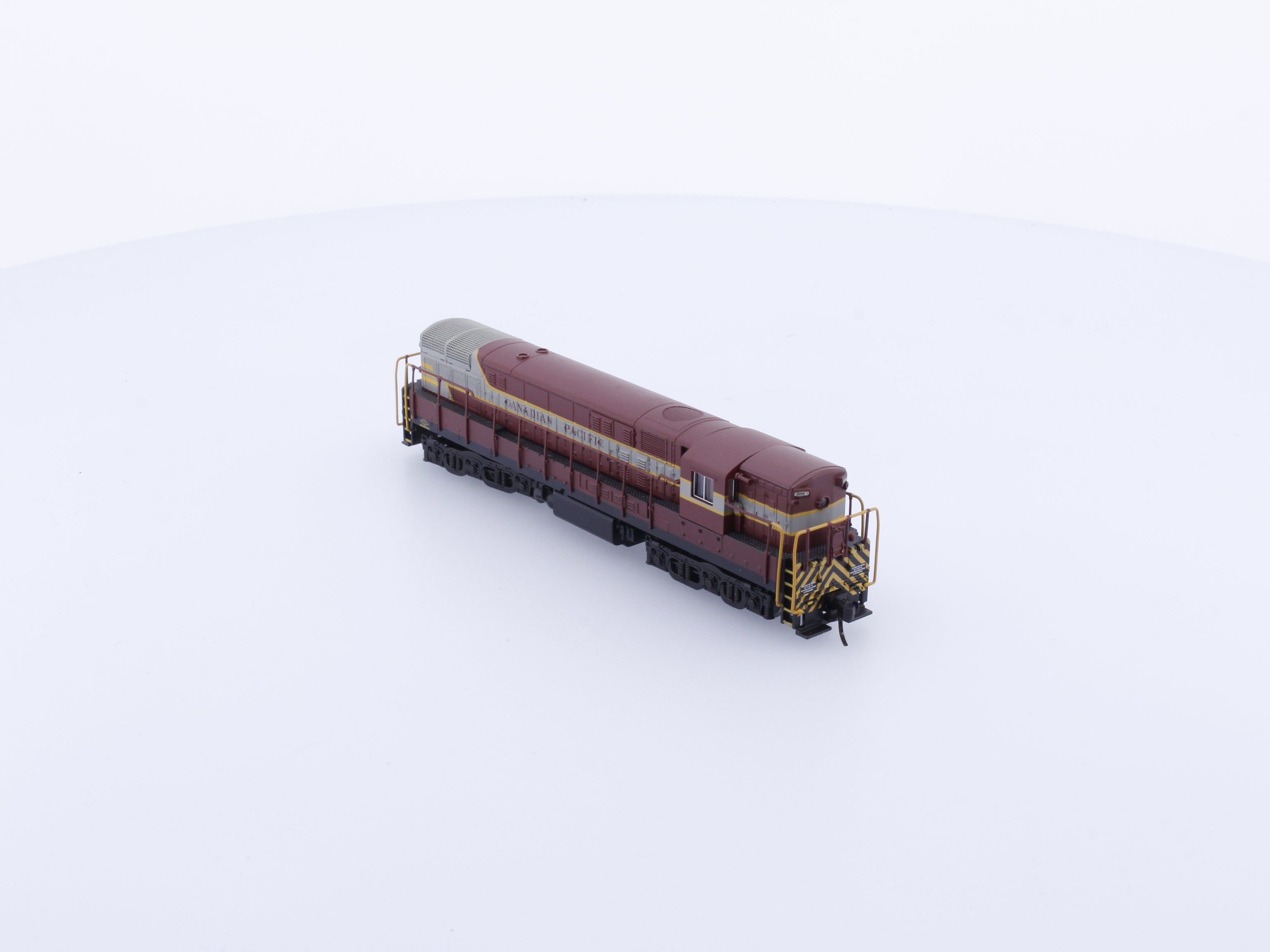 Atlas 49564 N Train Master Diesel Locomotive Canadian Pacific (CP) Analog DC