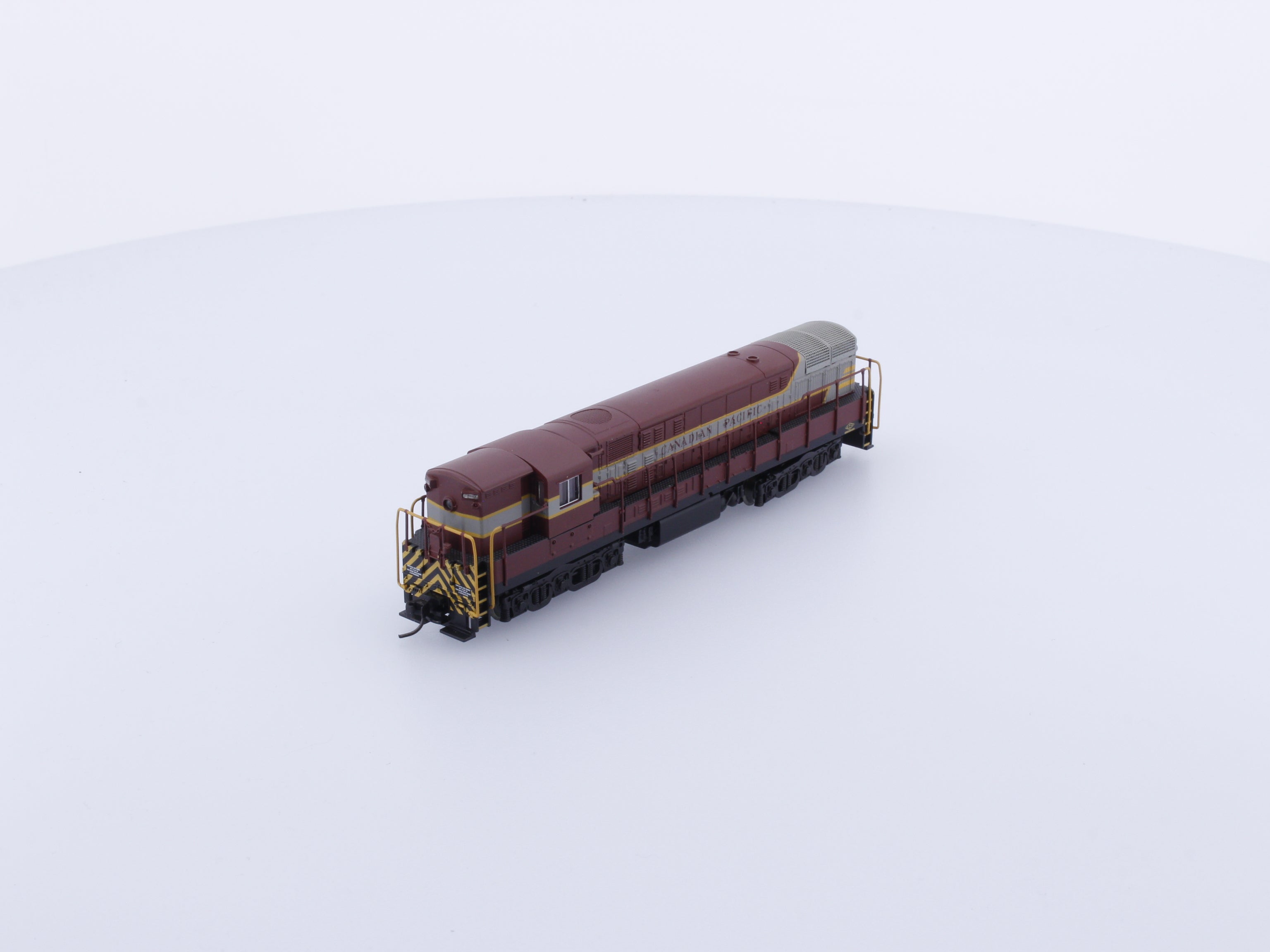 Atlas 49564 N Train Master Diesel Locomotive Canadian Pacific (CP) Analog DC