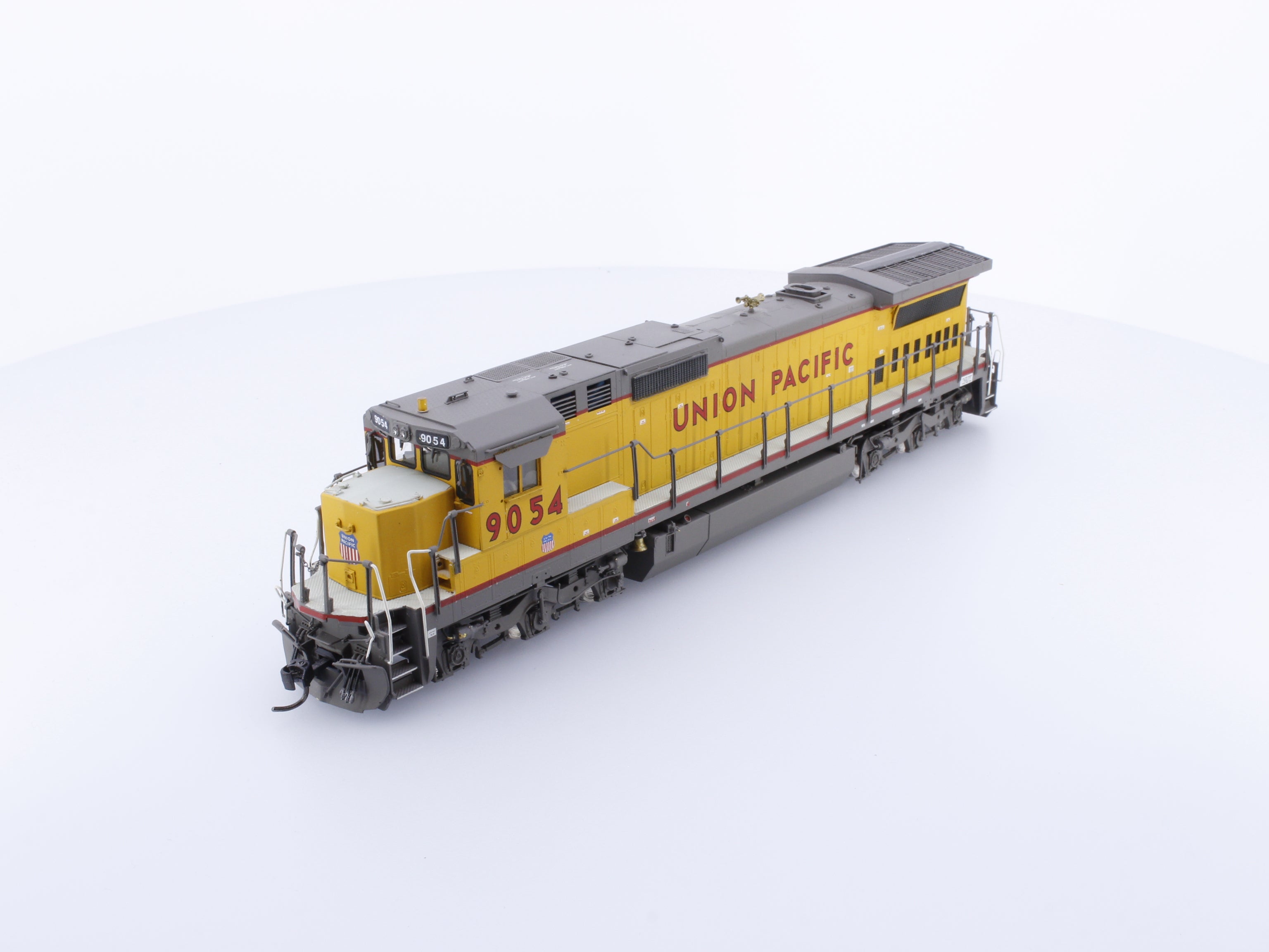 Overland 5847 HO Brass Dash 8-40C Diesel Locomotive Union Pacific (UP) 9054 Analog DC