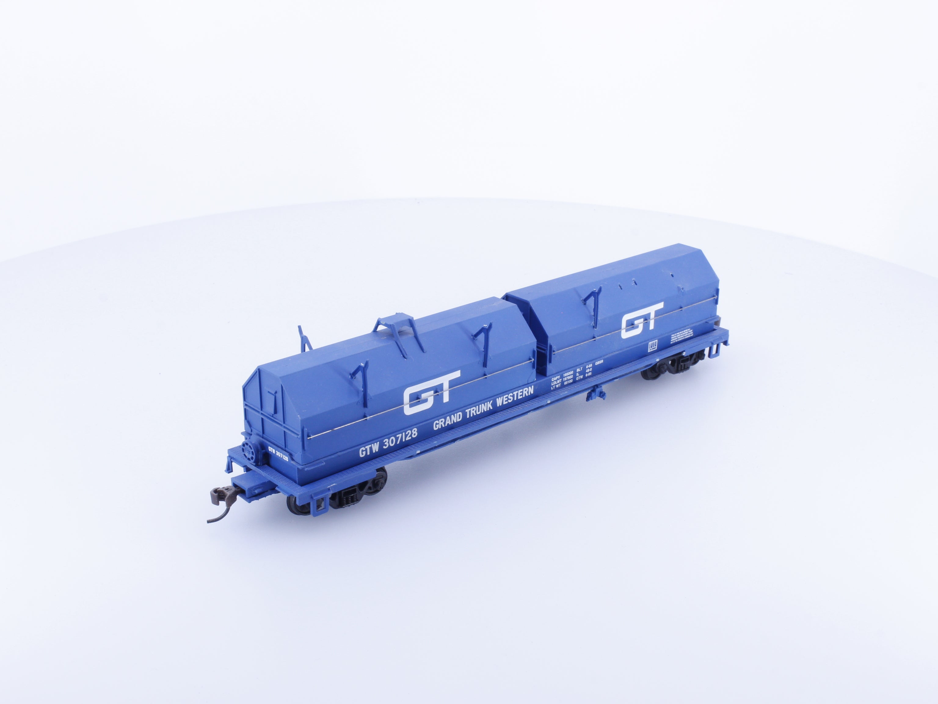 Walthers 307128 HO 50' Cushion Coil Gondola with Covers Grand Trunk Western (GTW) 307128