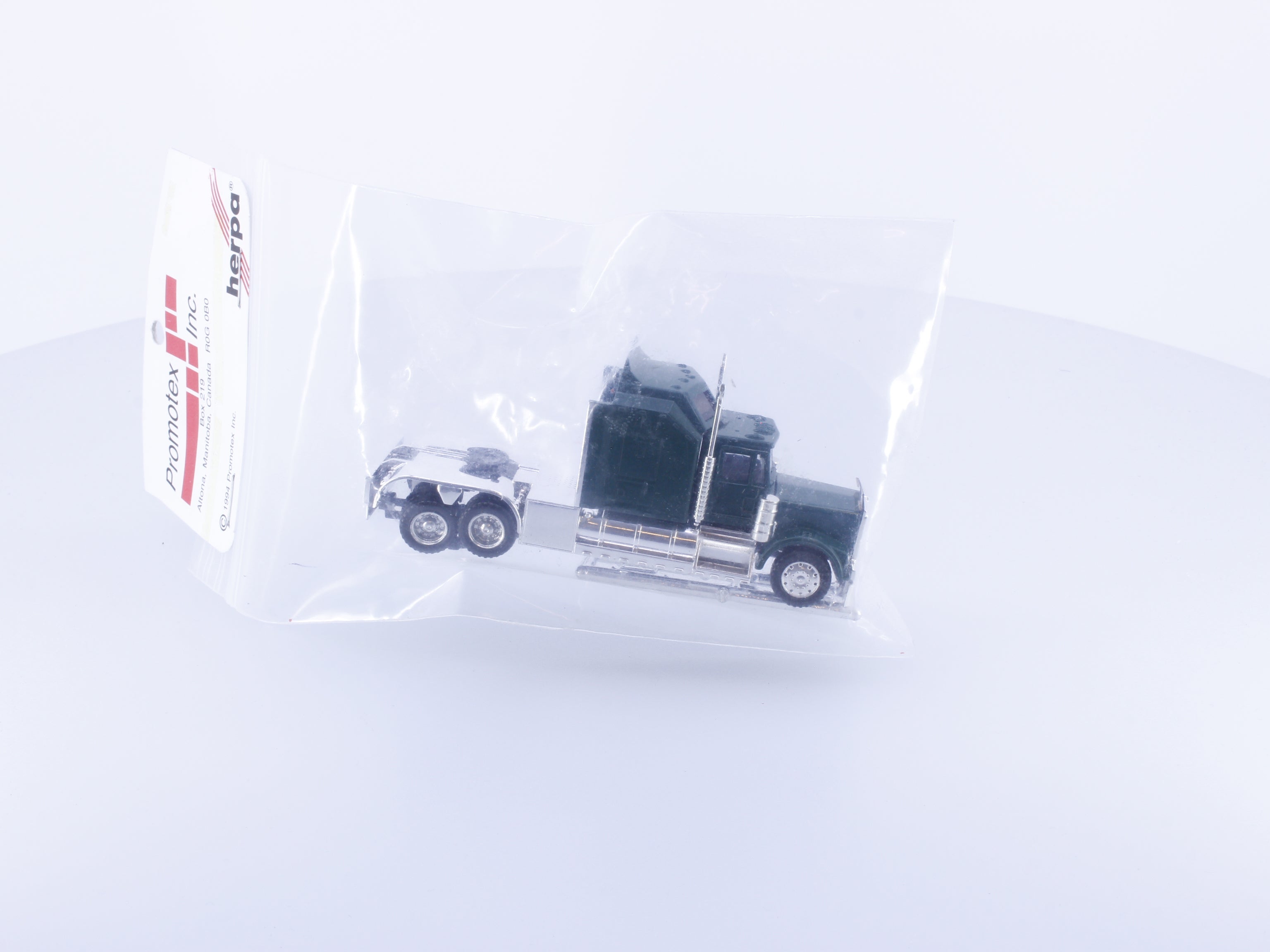 Herpa 35235 HO Long Haul Sleeper Semi Truck Tractor