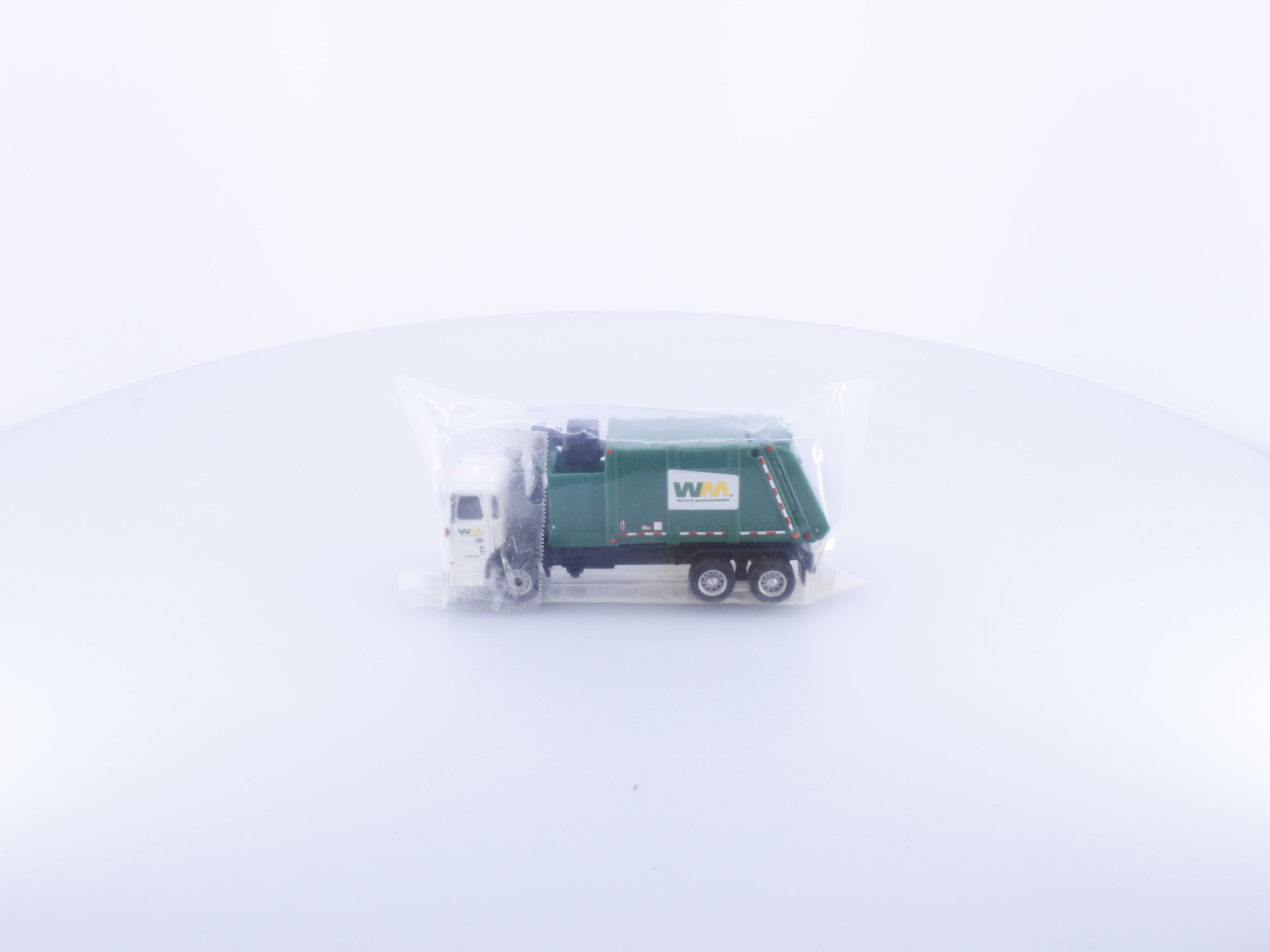 Matchbox WMGT HO Waste Management Garbage Truck