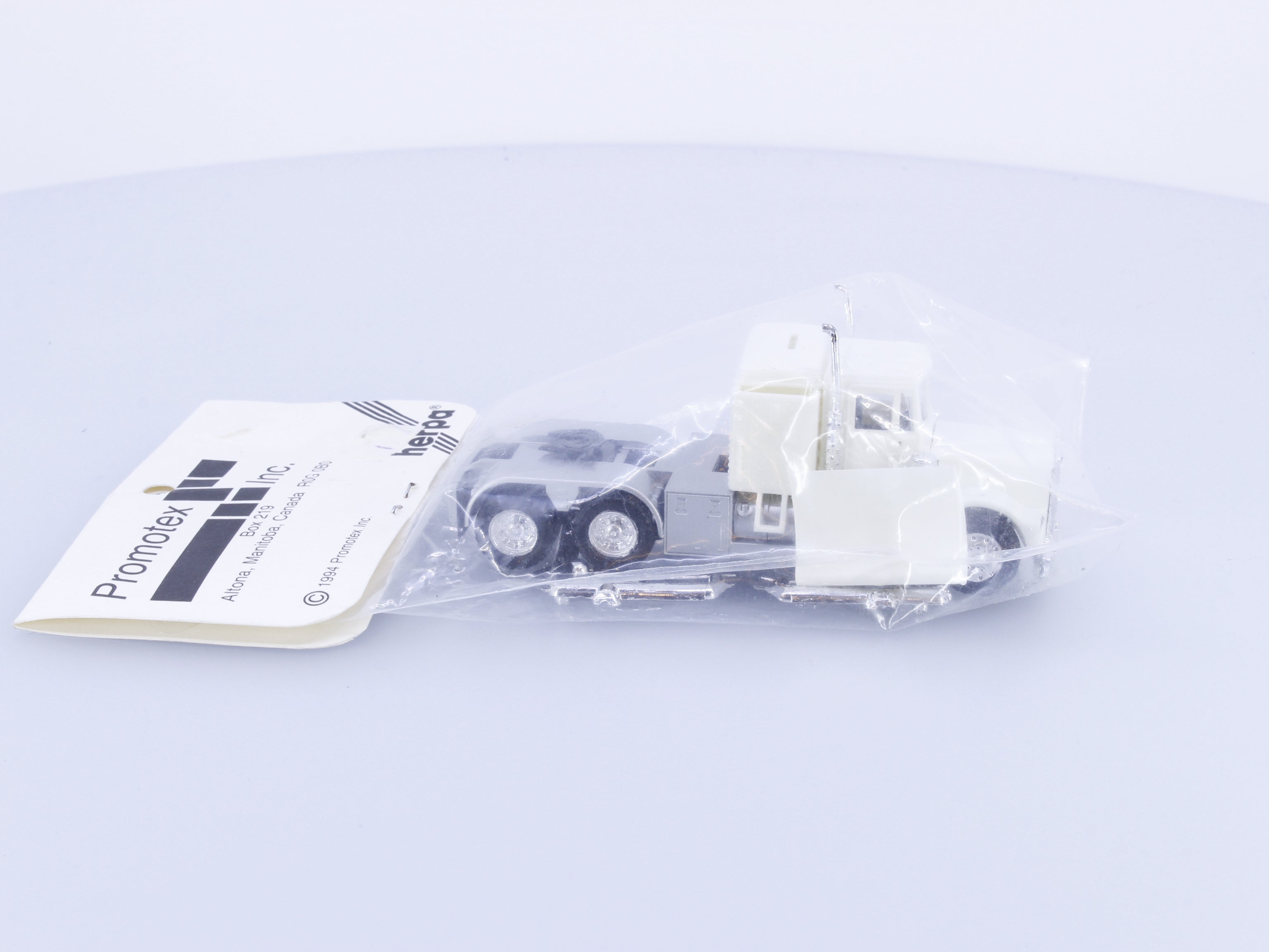 Herpa 25243 HO Long Haul Sleeper Semi Truck Tractor