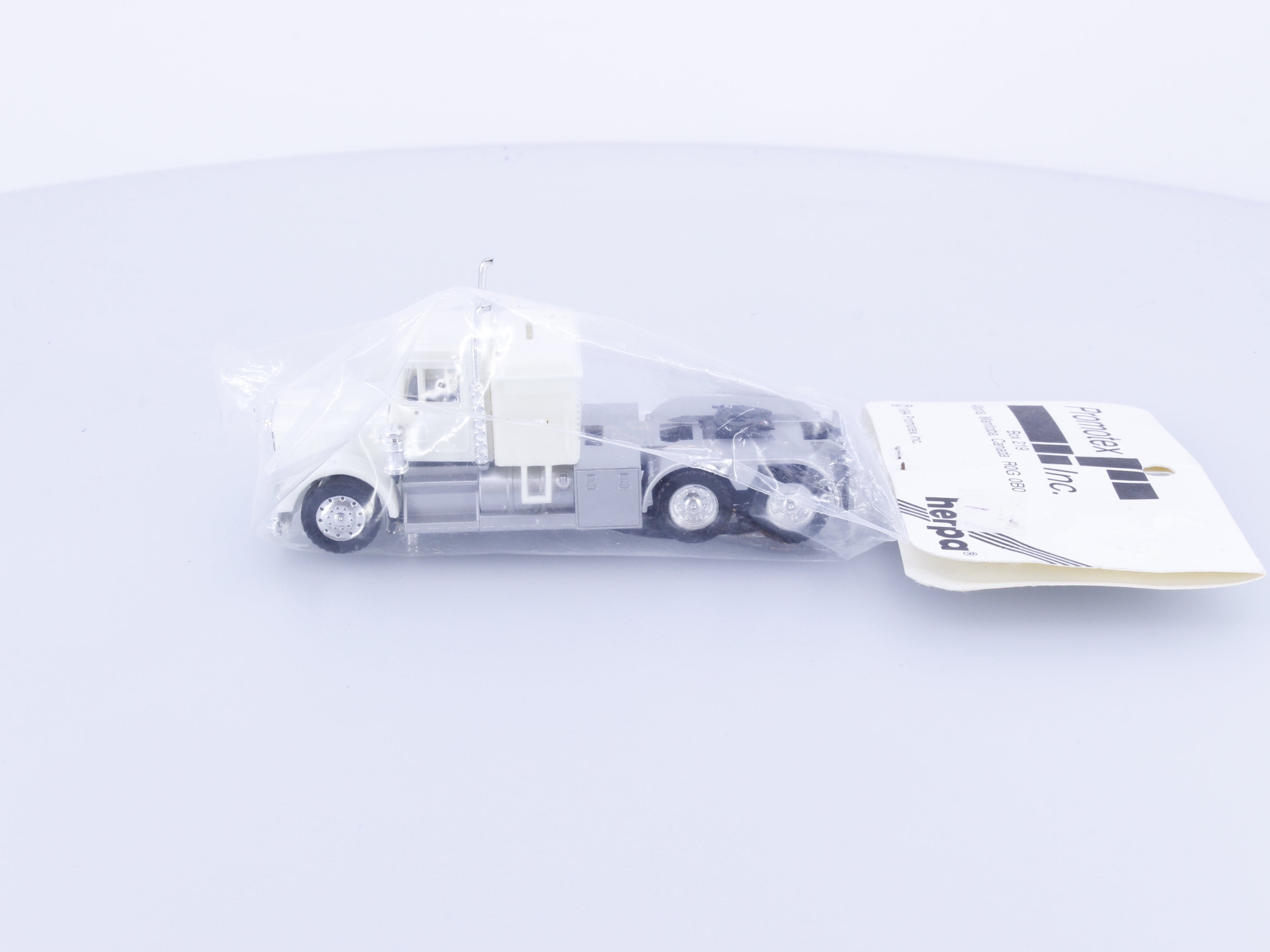 Herpa 25243 HO Long Haul Sleeper Semi Truck Tractor