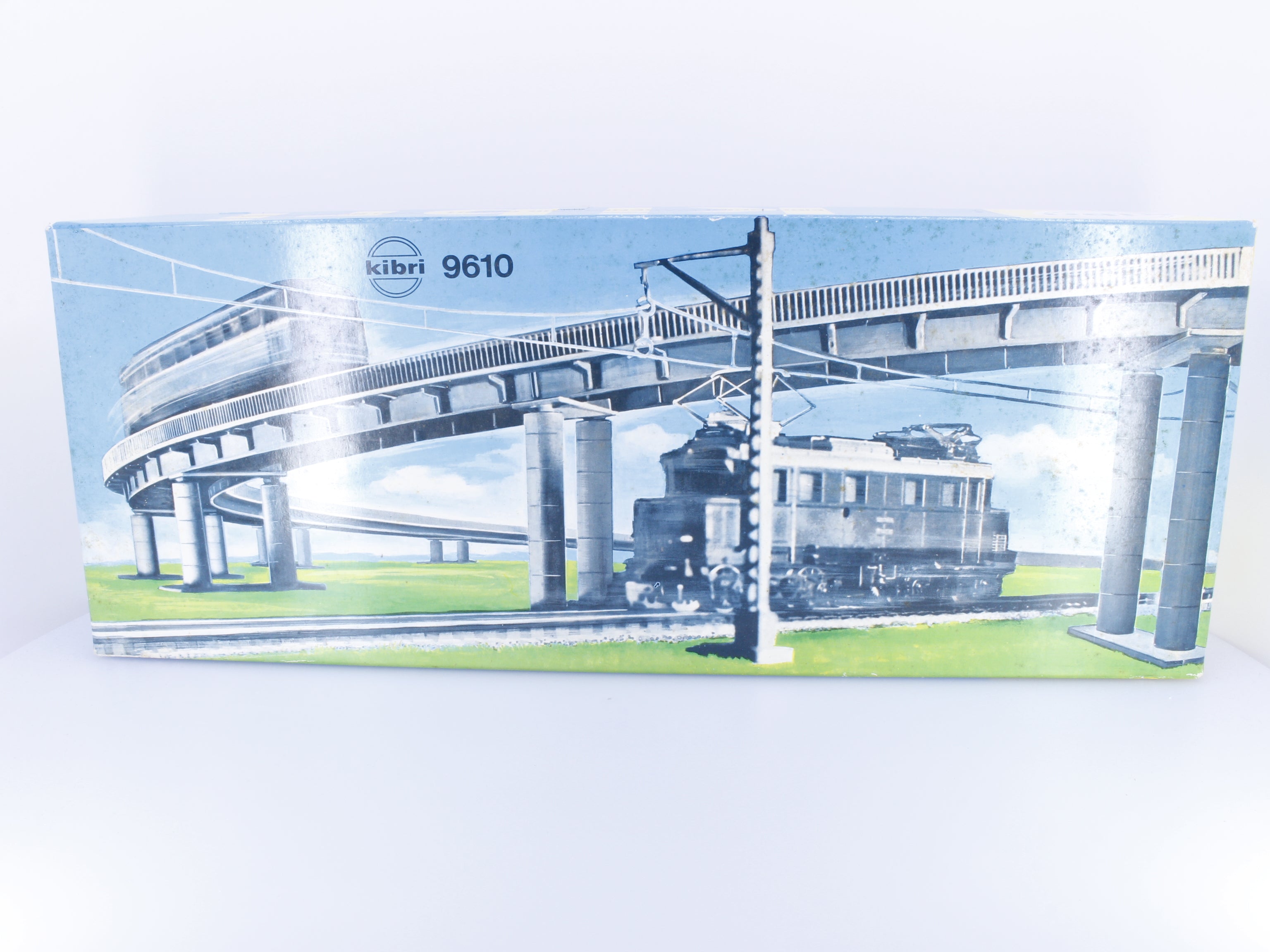 Kibri B-9610 HO Elevated Viaduct Bridge w/ Piers Unassembled Kit