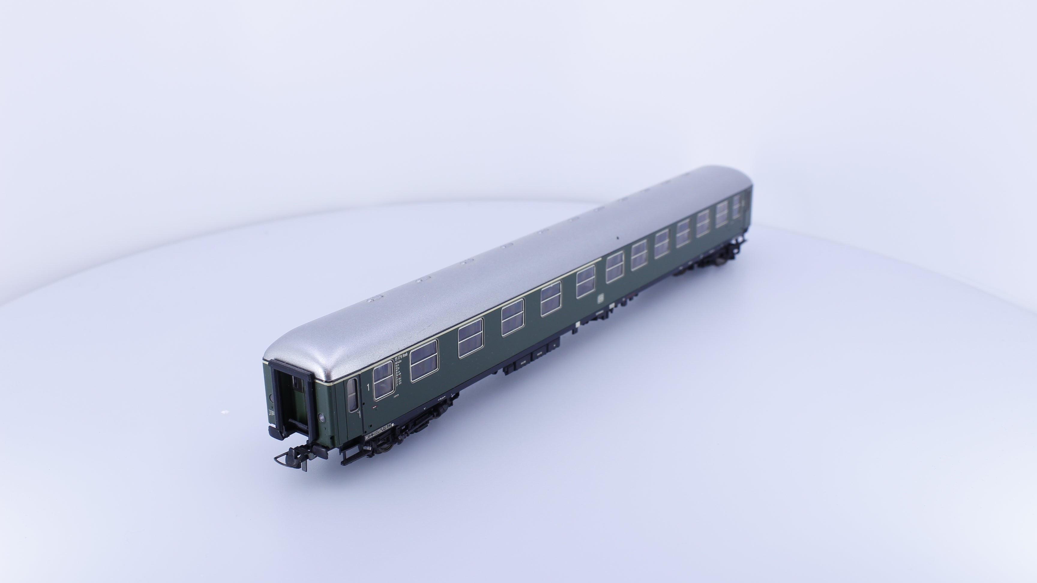 Roco 44742 HO DB Class 1 / Class 2 Passenger Coach 15179
