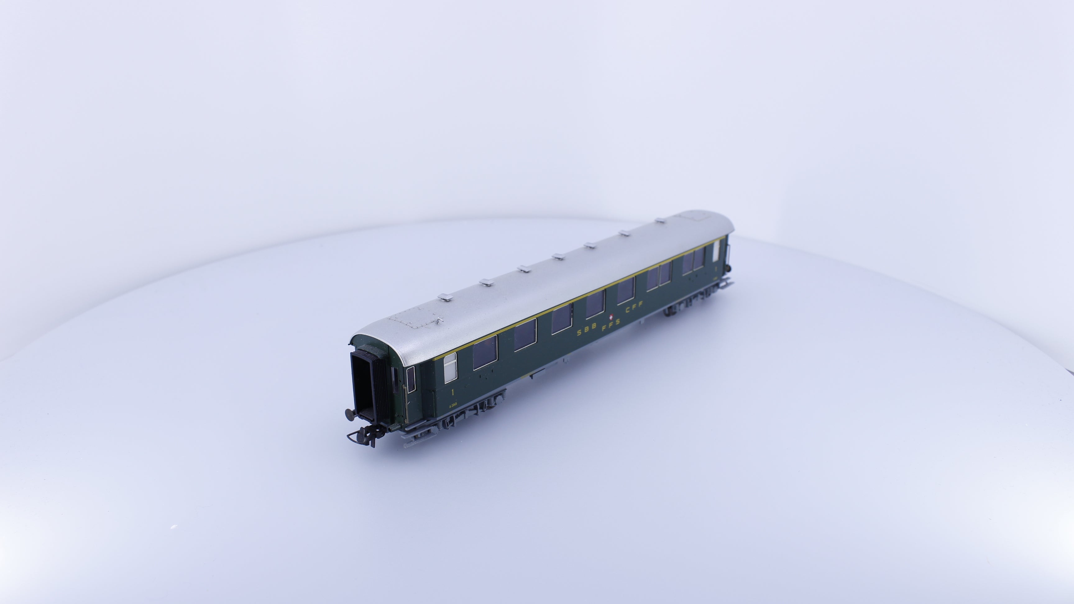 Roco 44880 HO SBB-CFF-FFS 1st Class Passenger Car 2045