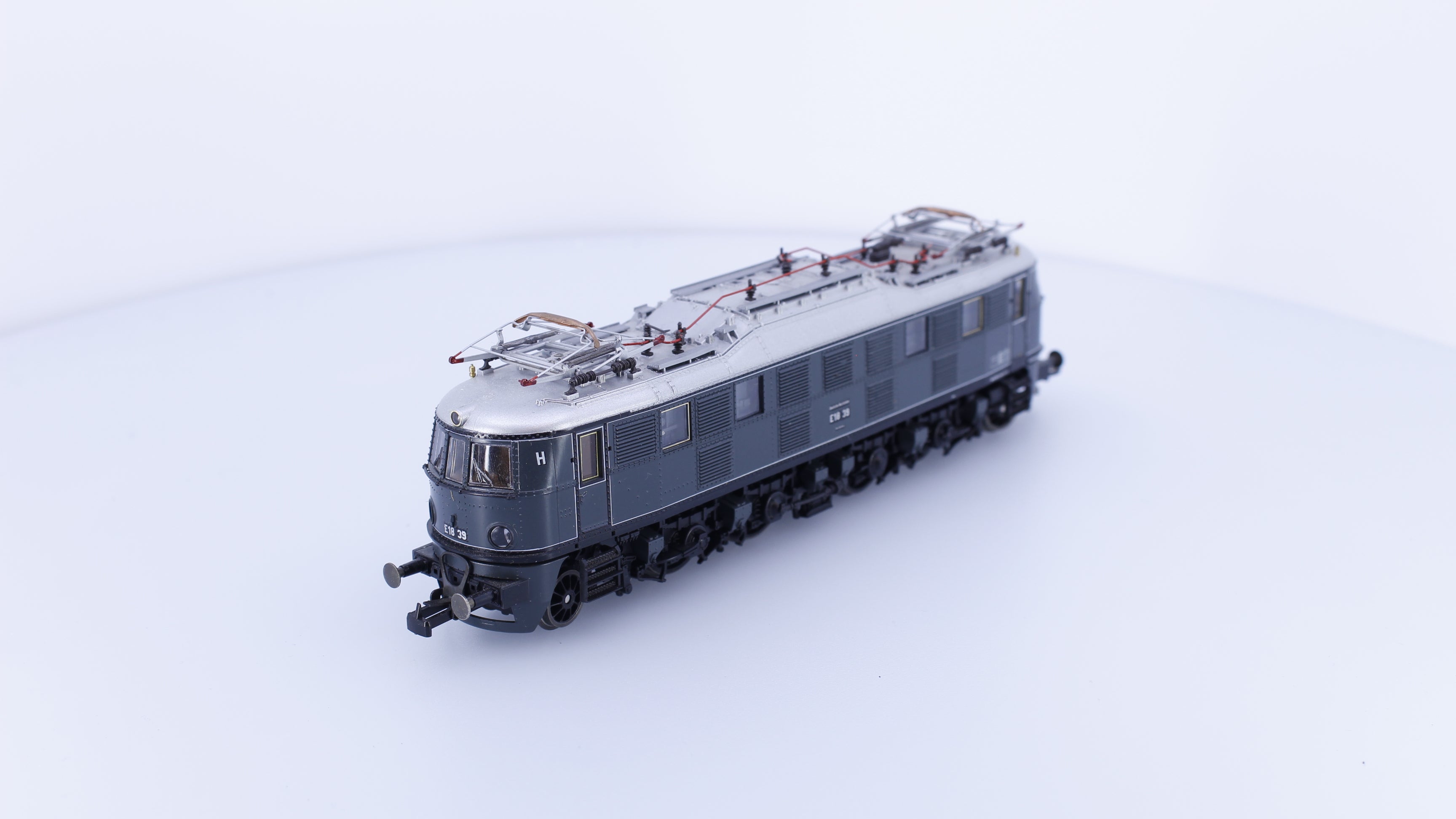 Roco 43758 HO DRG BR E18 Electric Locomotive E1839 Analog DC