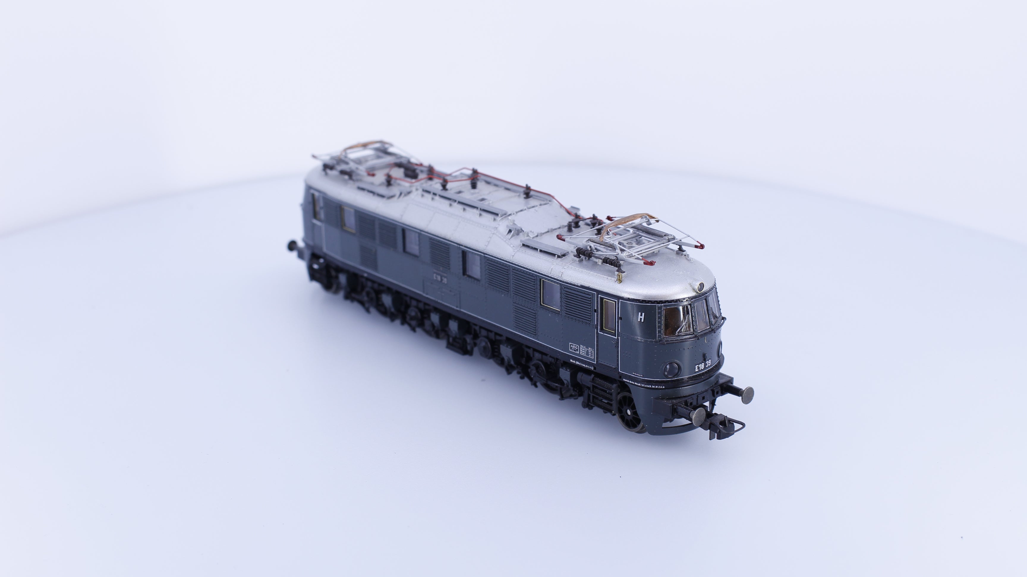 Roco 43758 HO DRG BR E18 Electric Locomotive E1839 Analog DC