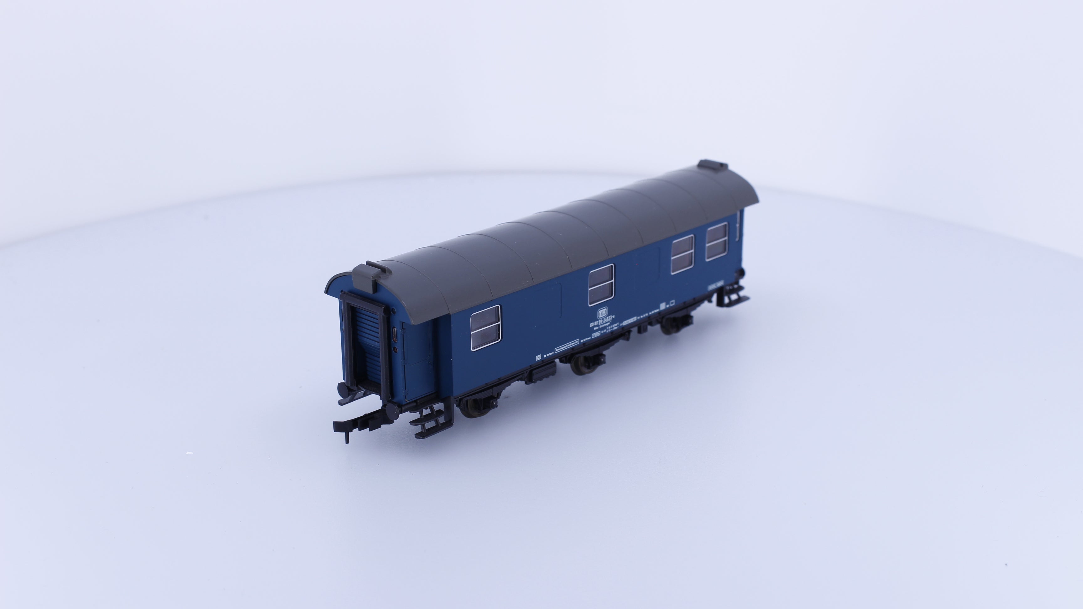 Roco 44321A HO DB Wohn-Schlafwagen Passenger Car 99-24833-8