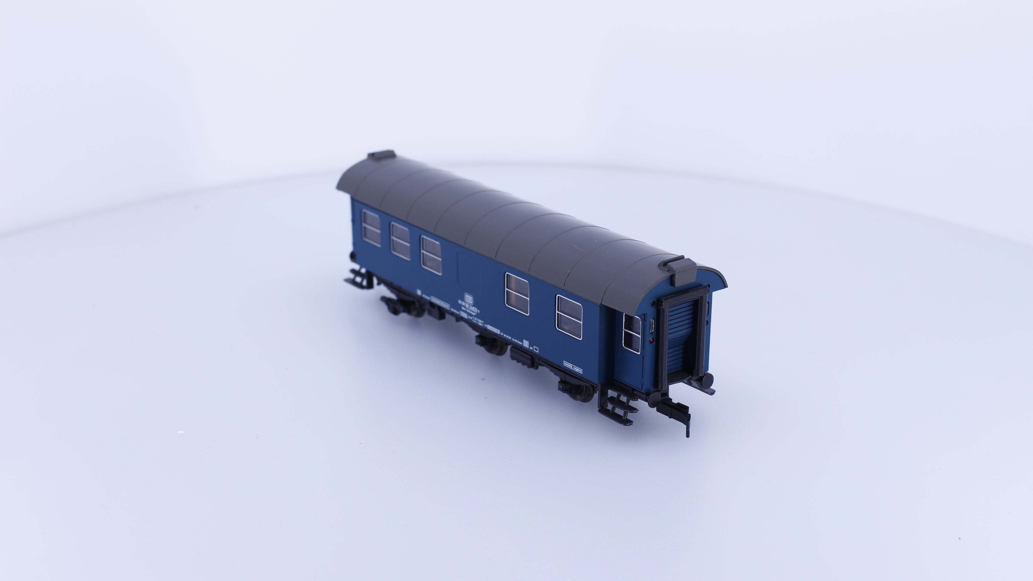 Roco 44321A HO DB Wohn-Schlafwagen Passenger Car 99-24833-8
