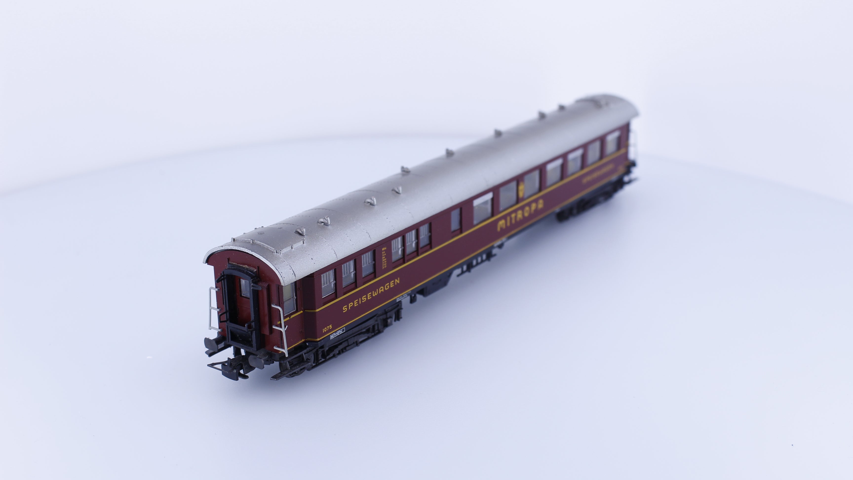 Liliput 82702 HO DB Mitropa Speisewagen 1075