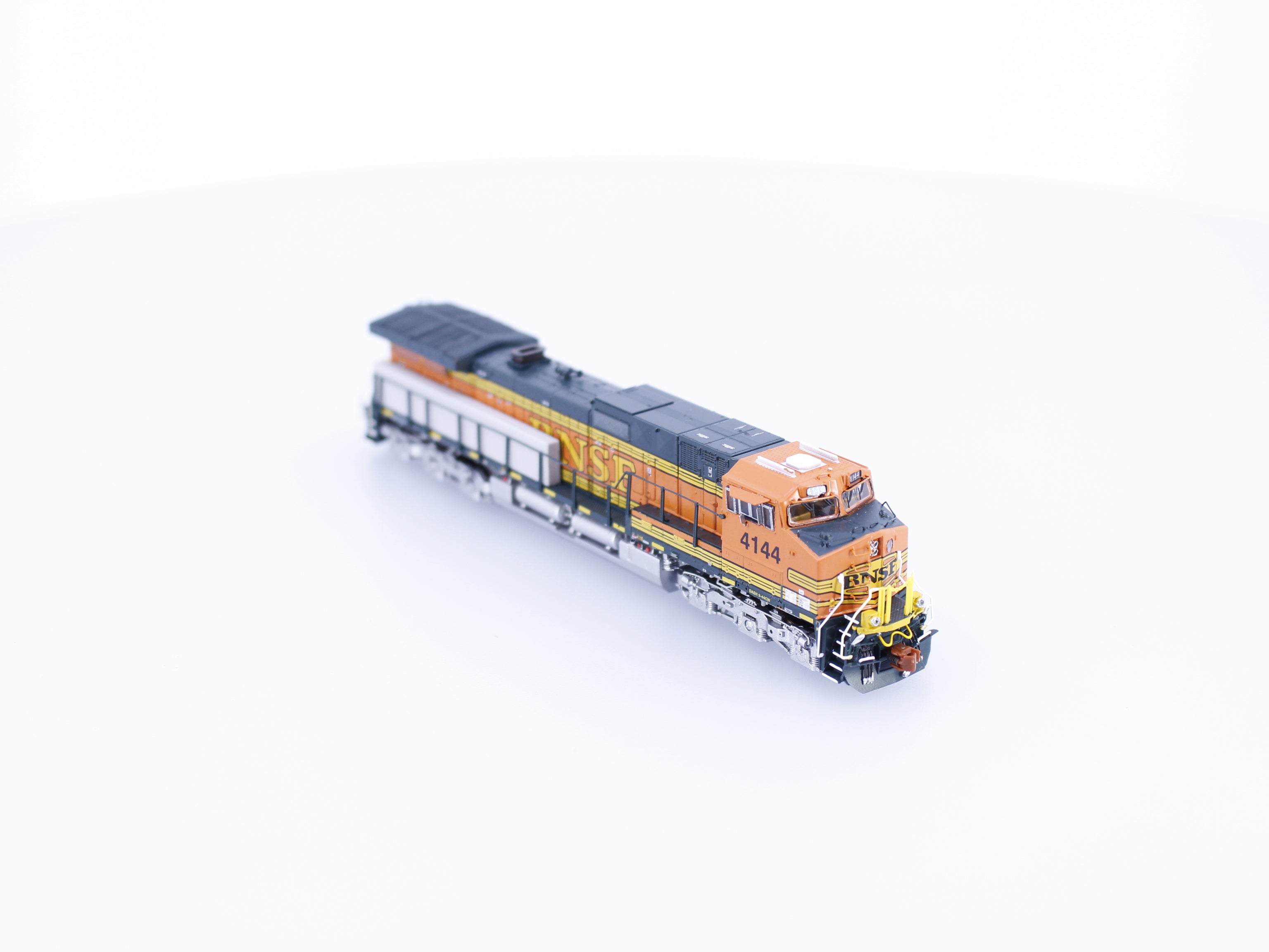ScaleTrains SXT32546 N GE C44-9W H2 Scheme Burlington Northern Santa Fe (BNSF) 4144 DCC & Sound
