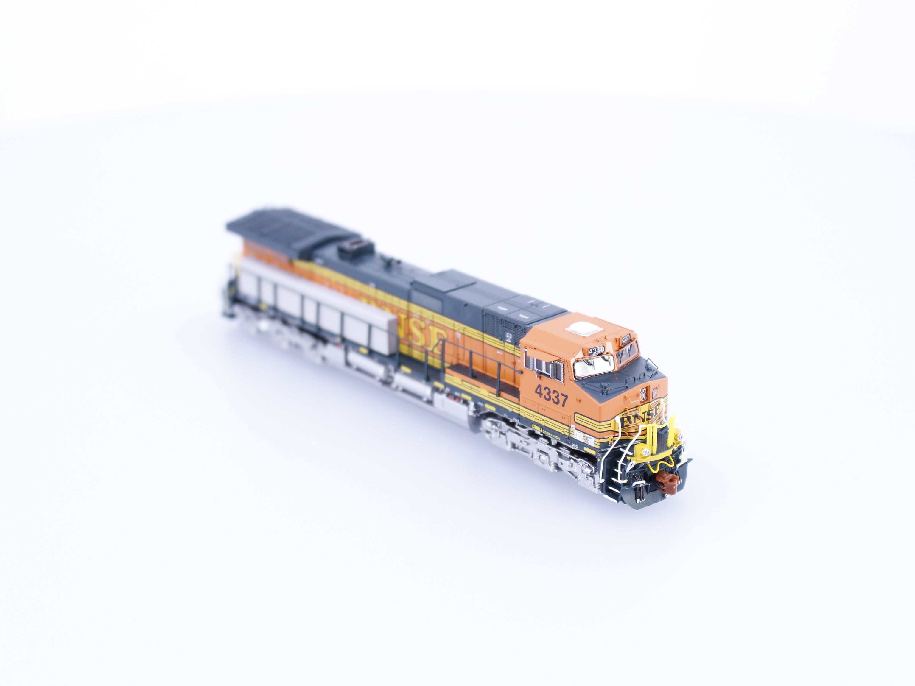 ScaleTrains SXT32550 N GE C44-9W H2 Scheme Burlington Northern Santa Fe (BNSF) 4337 DCC & Sound