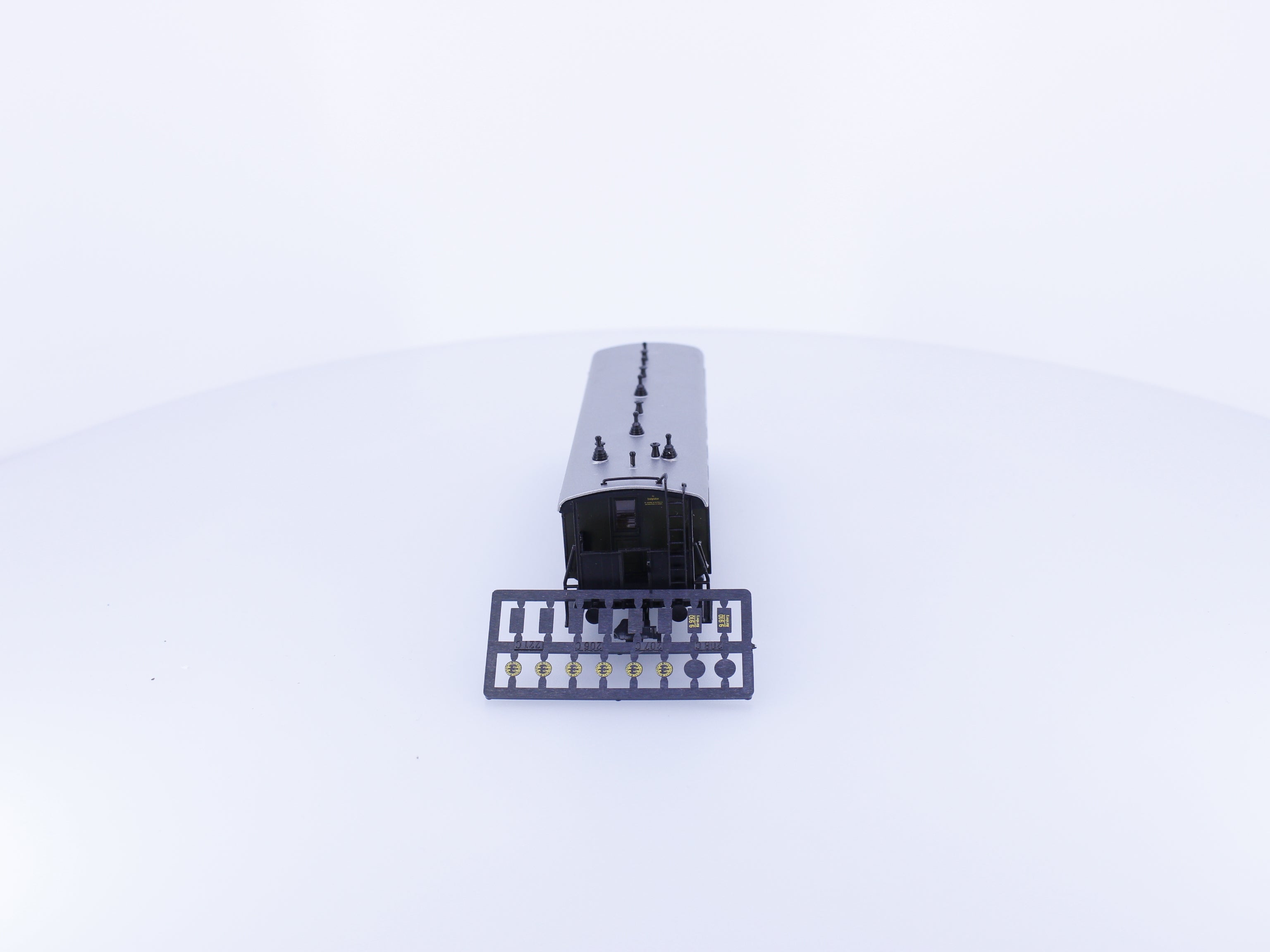 Roco 44821 HO DRG 3rd Class Passenger Car 9910