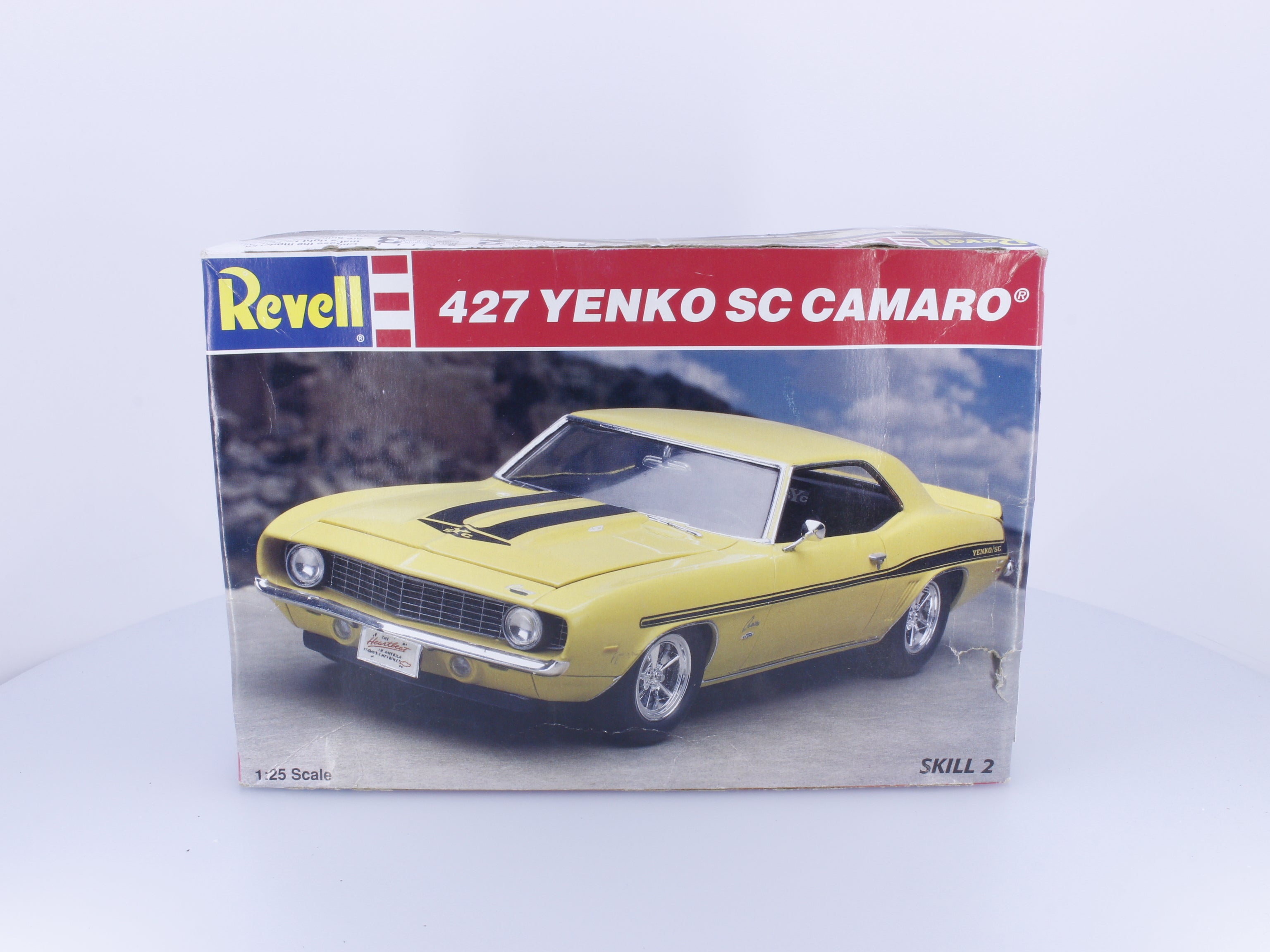 Revell 7132 G 427 Yenko SC Camaro Plastic Model Kit 1/25