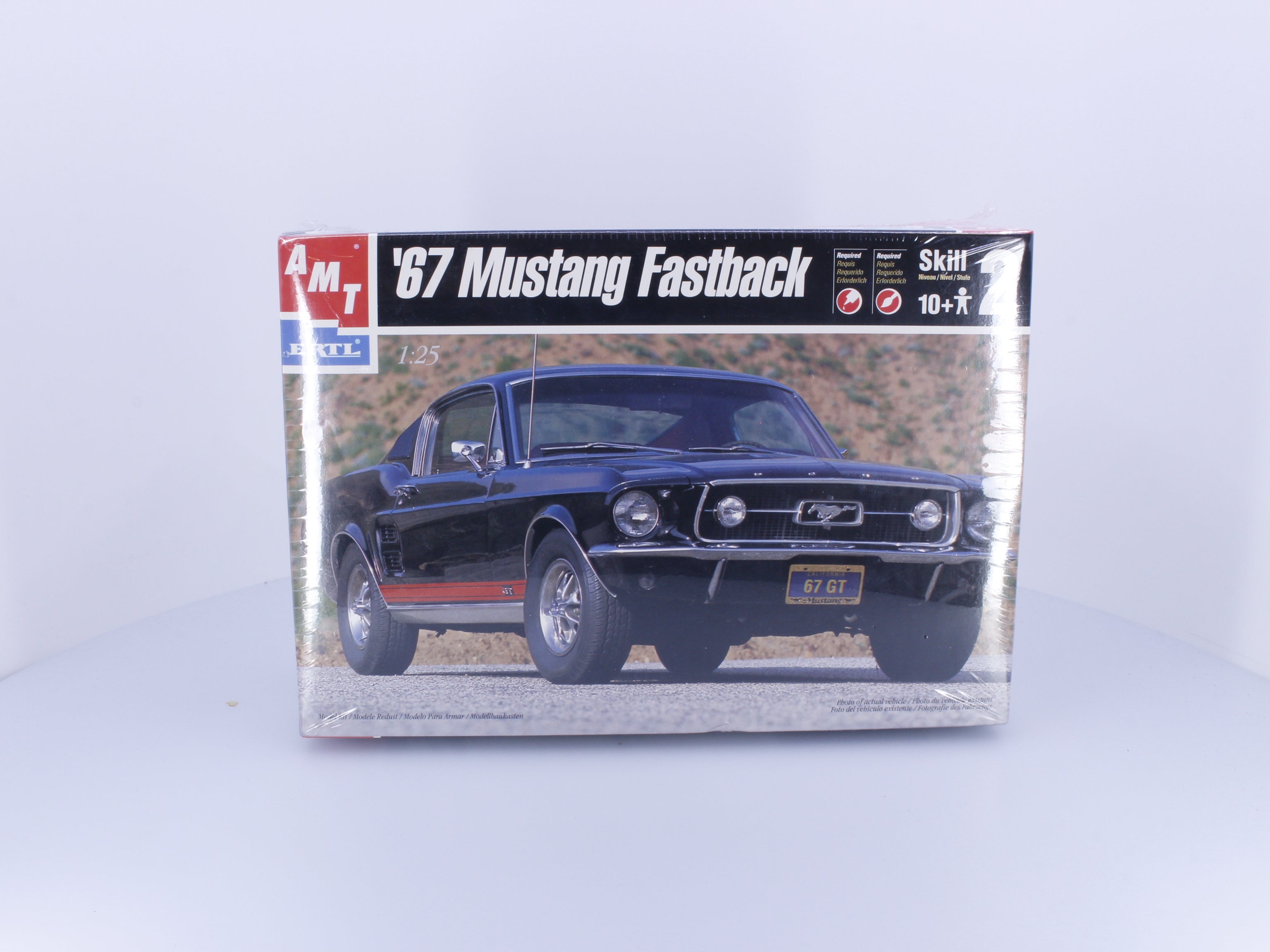 AMT 6631 G 1967 Ford Mustang Fastback Plastic Model Kit