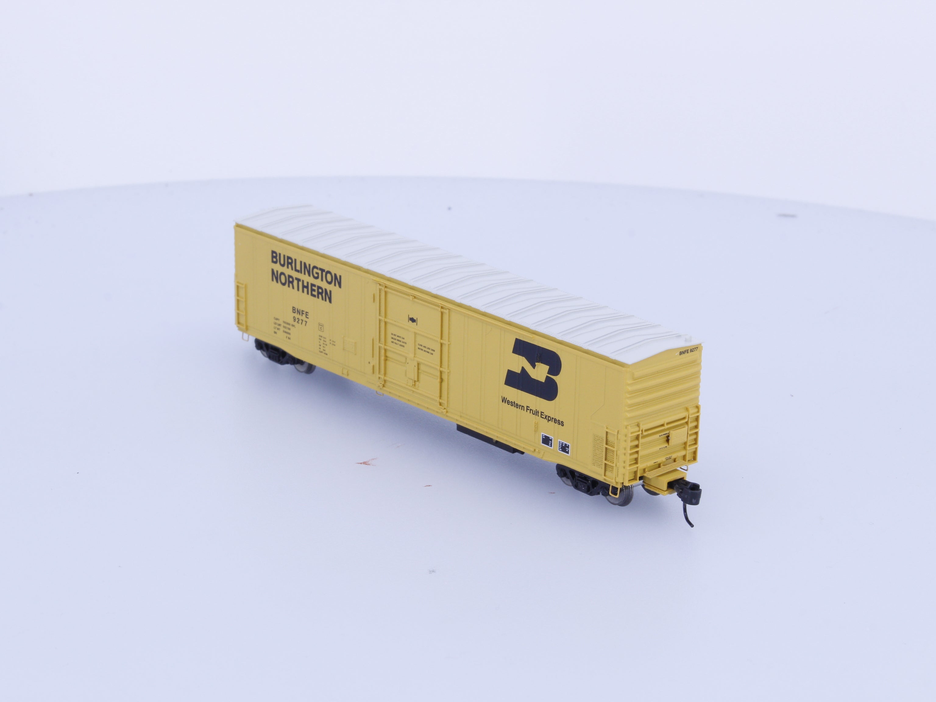 Athearn 24702 N 57' Mechanical Reefer with Sound Burlington Northern (BN) 9277