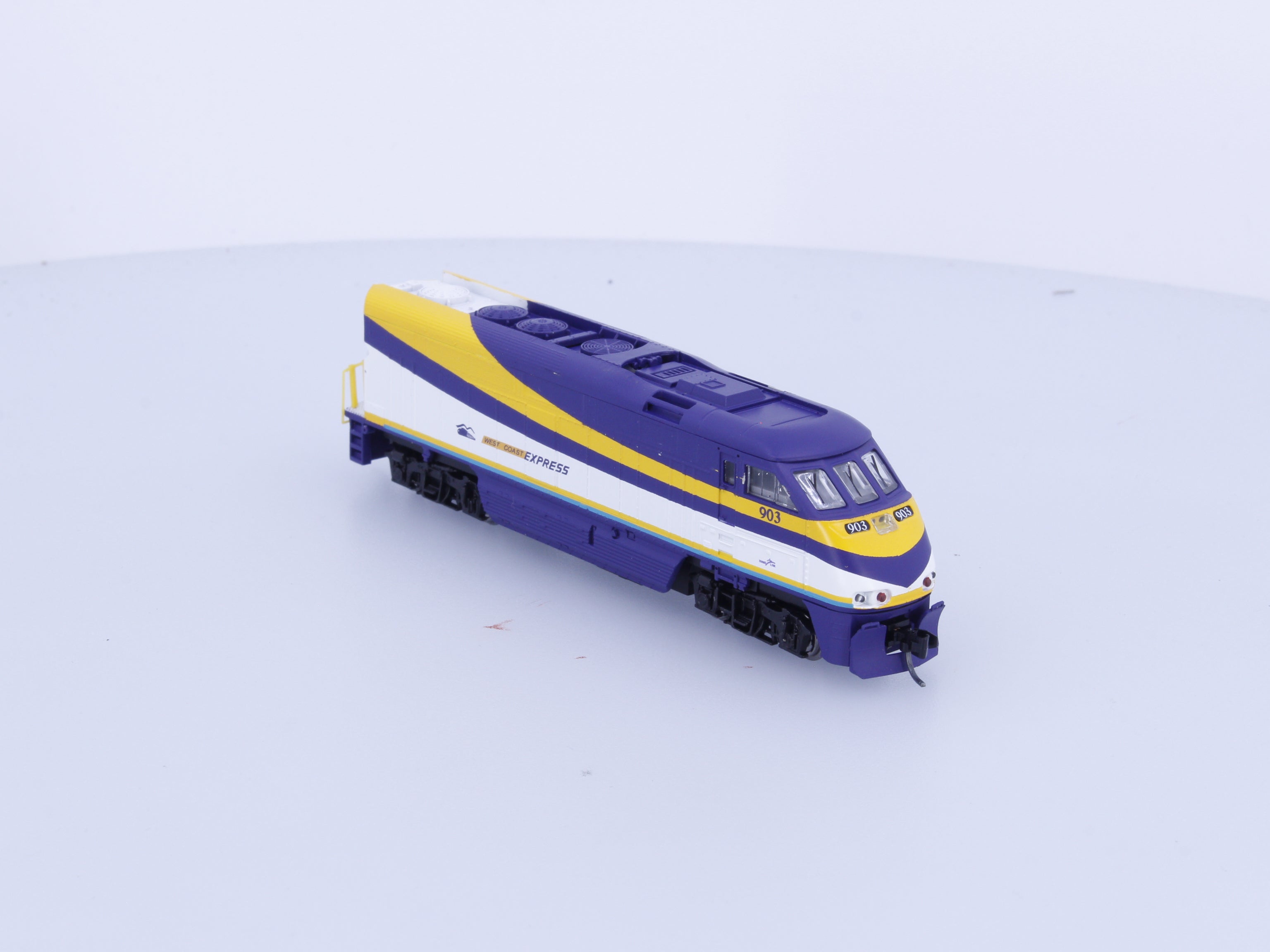 Athearn 10018 N F59PHI Diesel Locomotive West Coast Express (WCE) 903 Analog DC