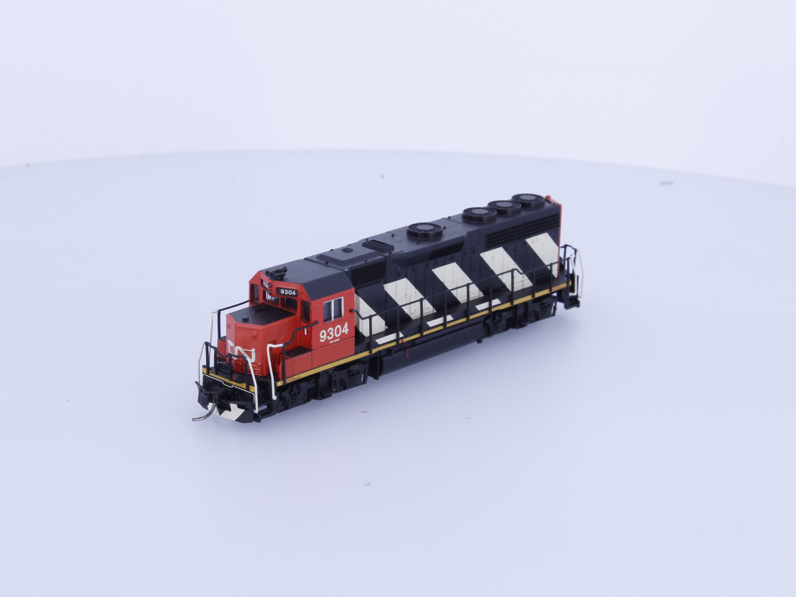 Atlas 40004184 N GP40 Diesel Locomotive Gold Series ESU Sound Canadian National (CN) 9304 DCC & Sound