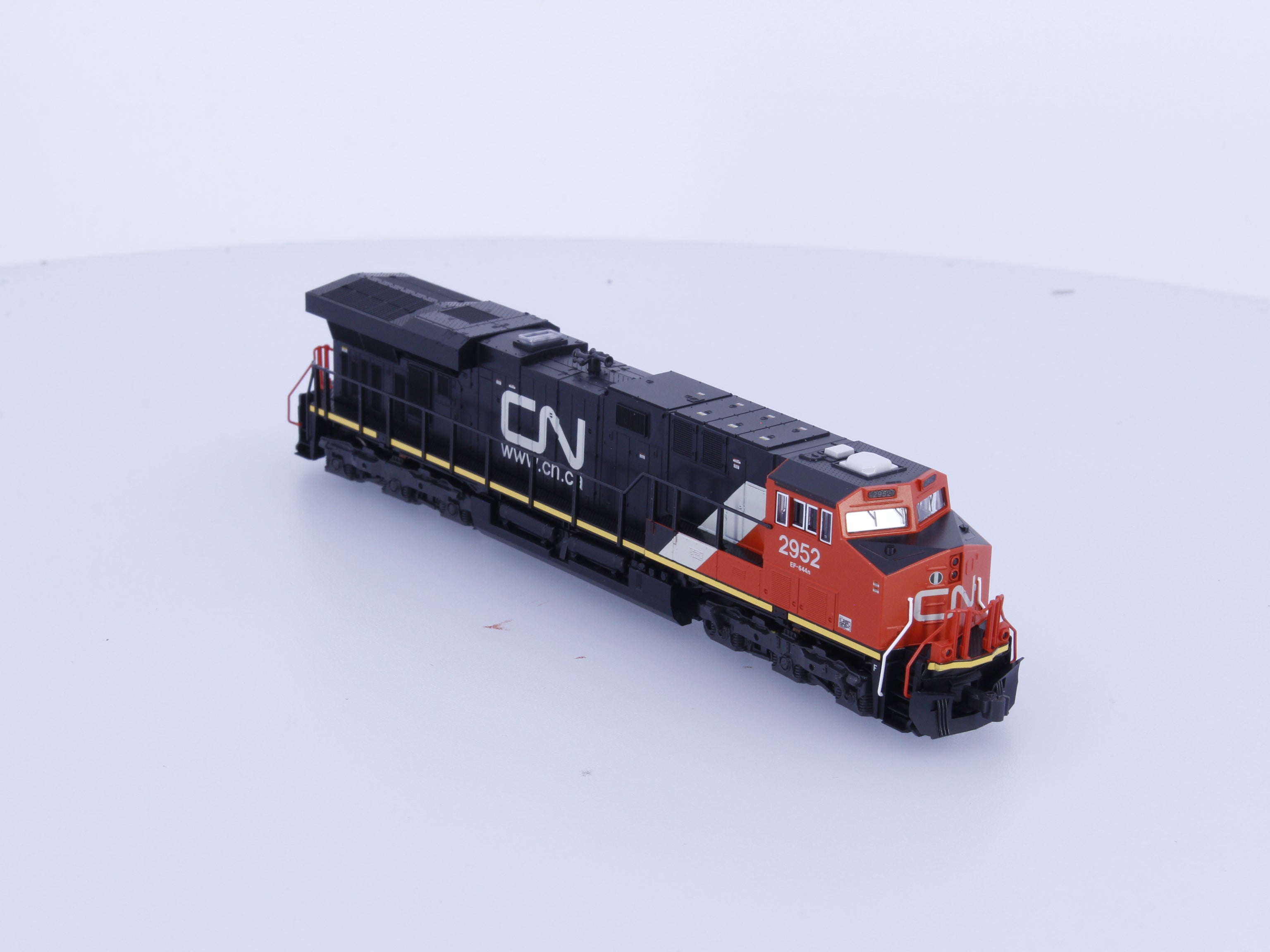 Kato 176-8939-LS N ES44AC Diesel Locomotive ESU Sound Canadian National (CN) 2952 DCC & Sound