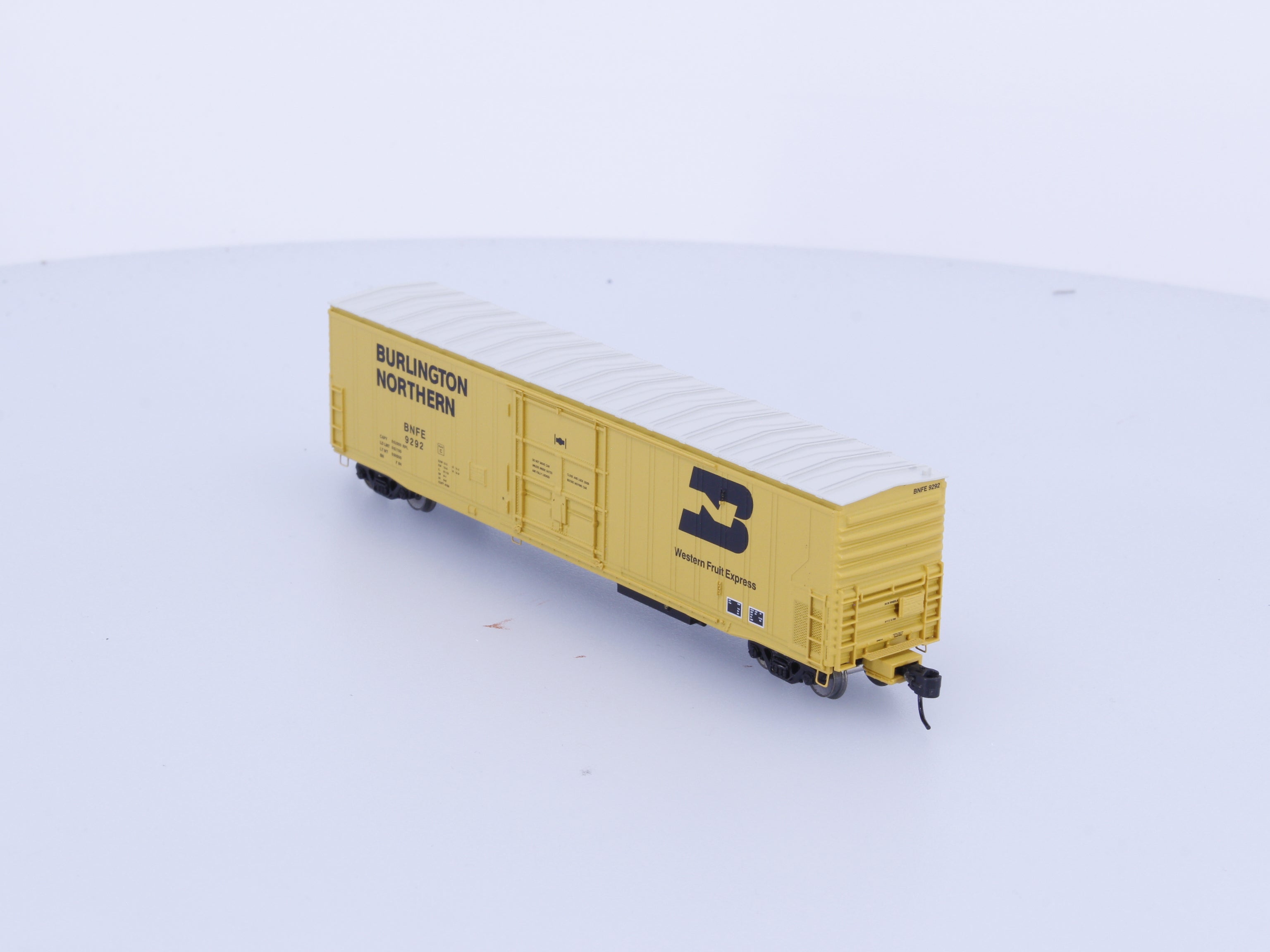 Athearn 24703 N 57' Mechanical Reefer with Sound Burlington Northern (BN) 9292