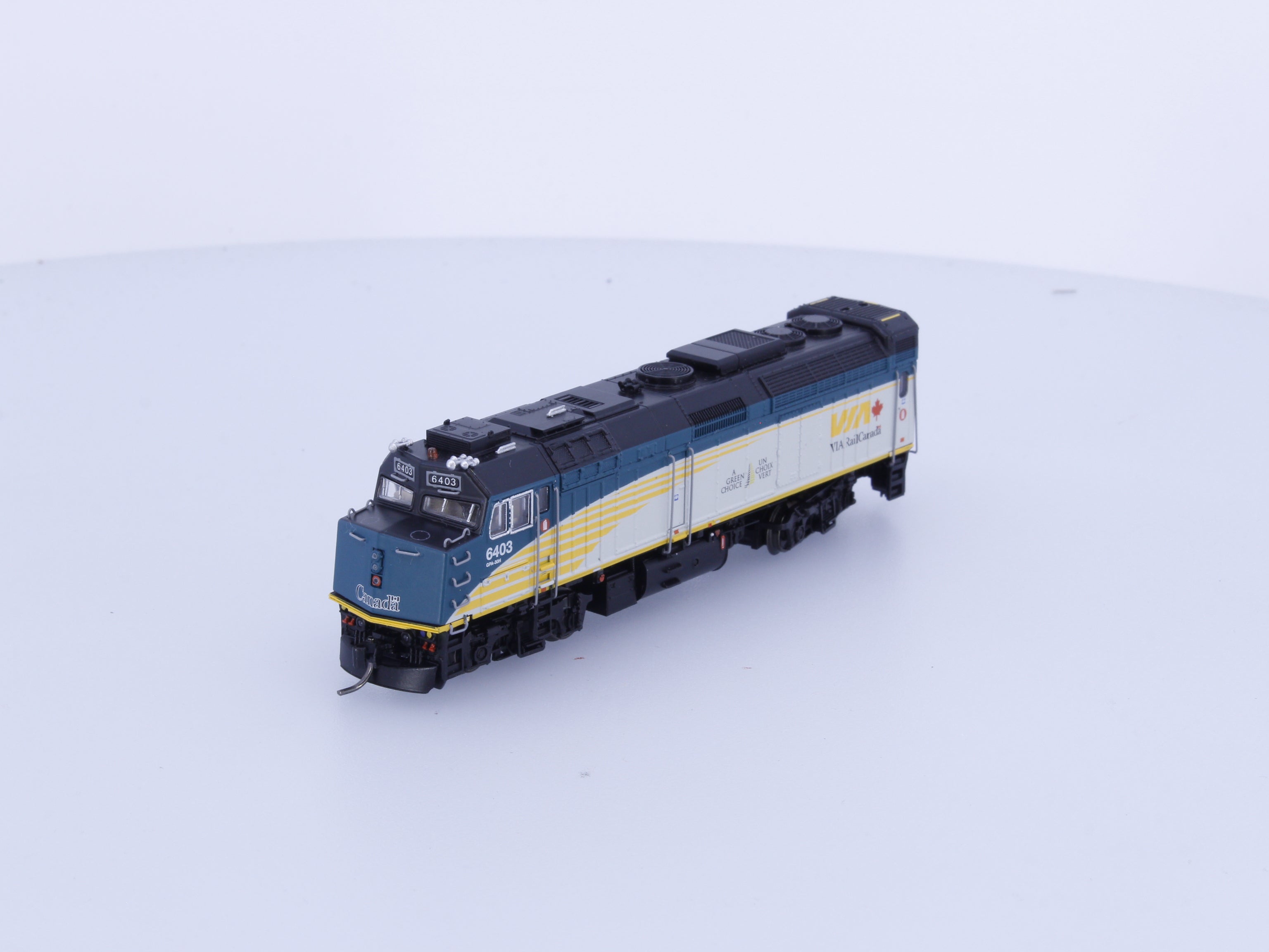 Rapido 582507 N F40PH-2D Diesel Locomotive Renaissance Scheme Via Rail (VIA) 6403 DCC & Sound