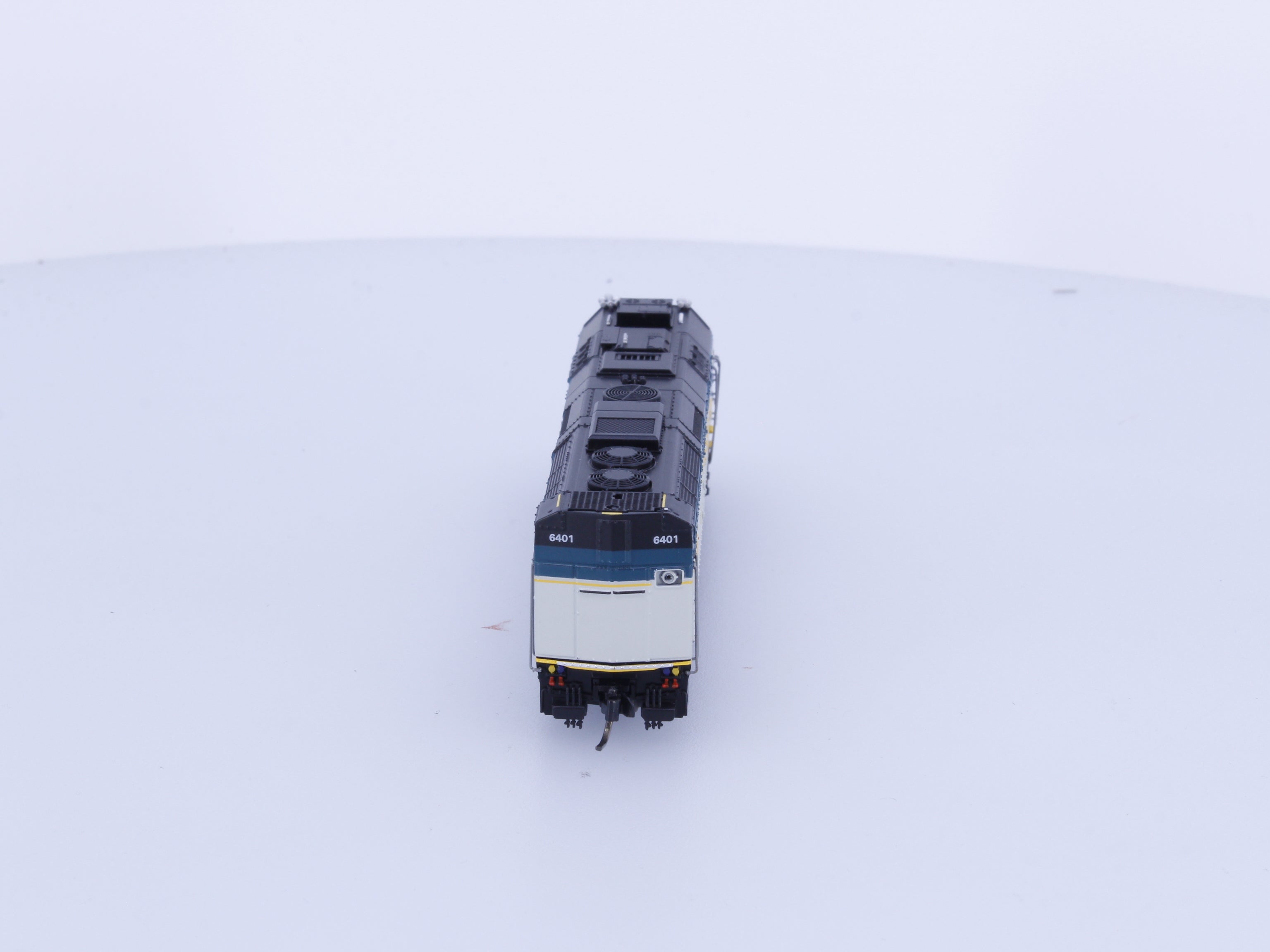 Rapido 582501 N F40PH-2D Diesel Locomotive Renaissance Scheme Via Rail (VIA) 6401 DCC & Sound