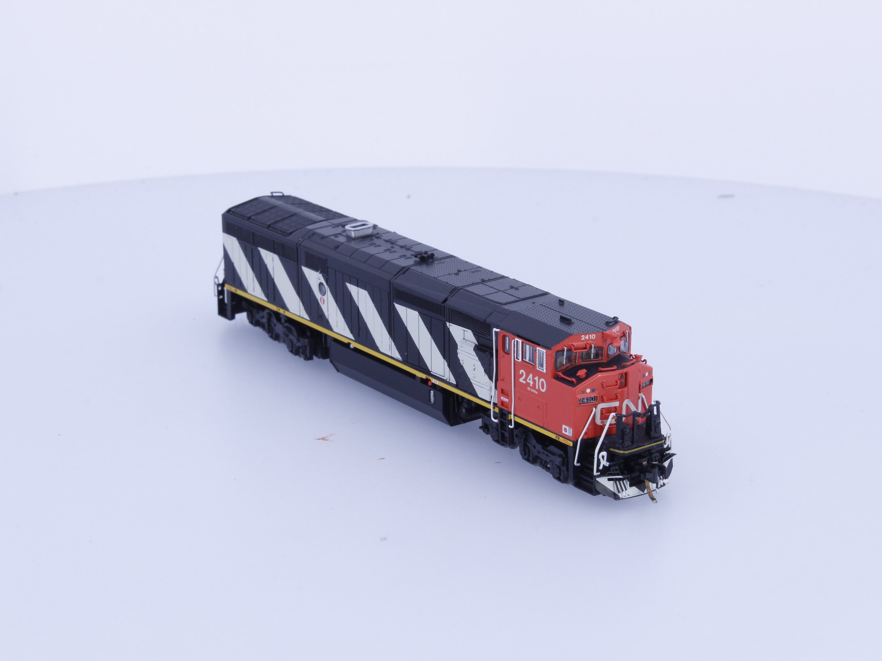Rapido 540535 N Dash 8-40CM Diesel Locomotive Stripes Scheme Canadian National (CN) 2410 DCC & Sound