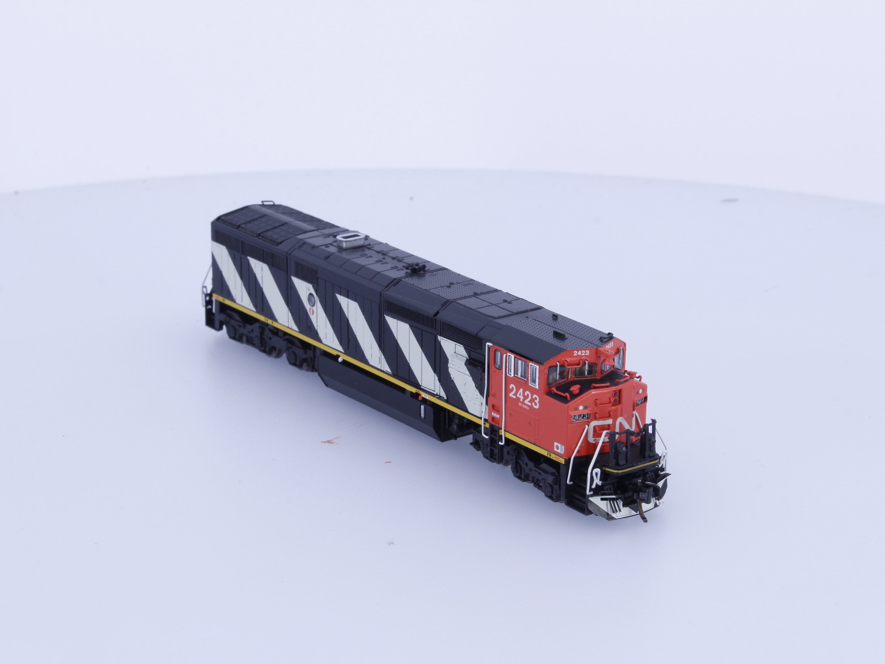 Rapido 540536 N Dash 8-40CM Diesel Locomotive Stripes Scheme Canadian National (CN) 2423 DCC & Sound