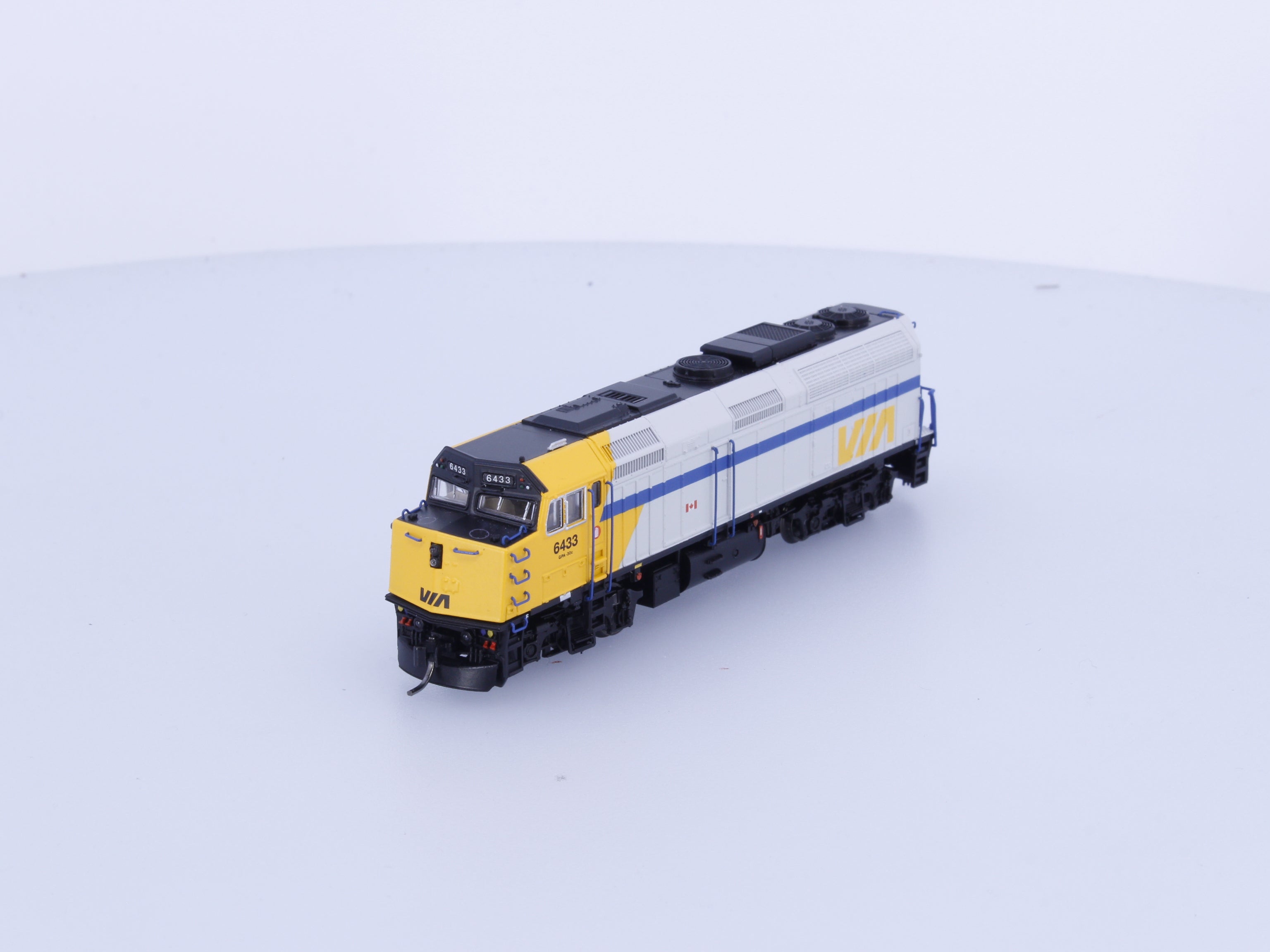 Rapido 580503 N F40PH-2D Diesel Locomotive Original Scheme Via Rail (VIA) 6433 DCC & Sound