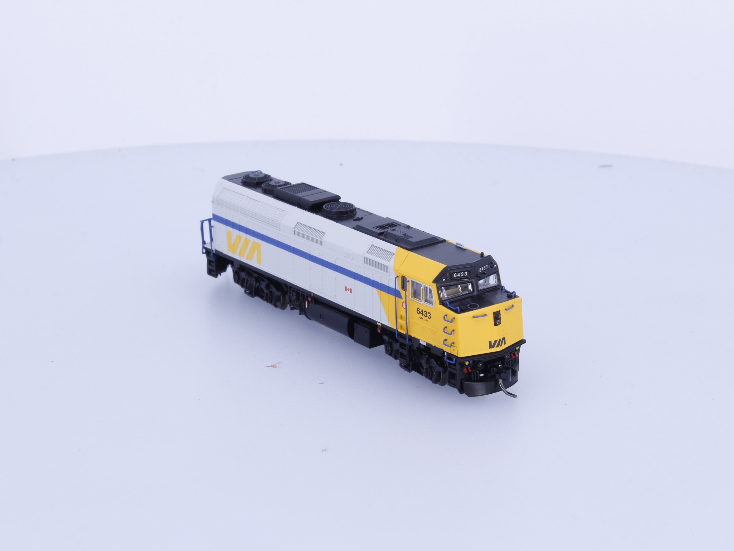 Rapido 580503 N F40PH-2D Diesel Locomotive Original Scheme Via Rail (VIA) 6433 DCC & Sound