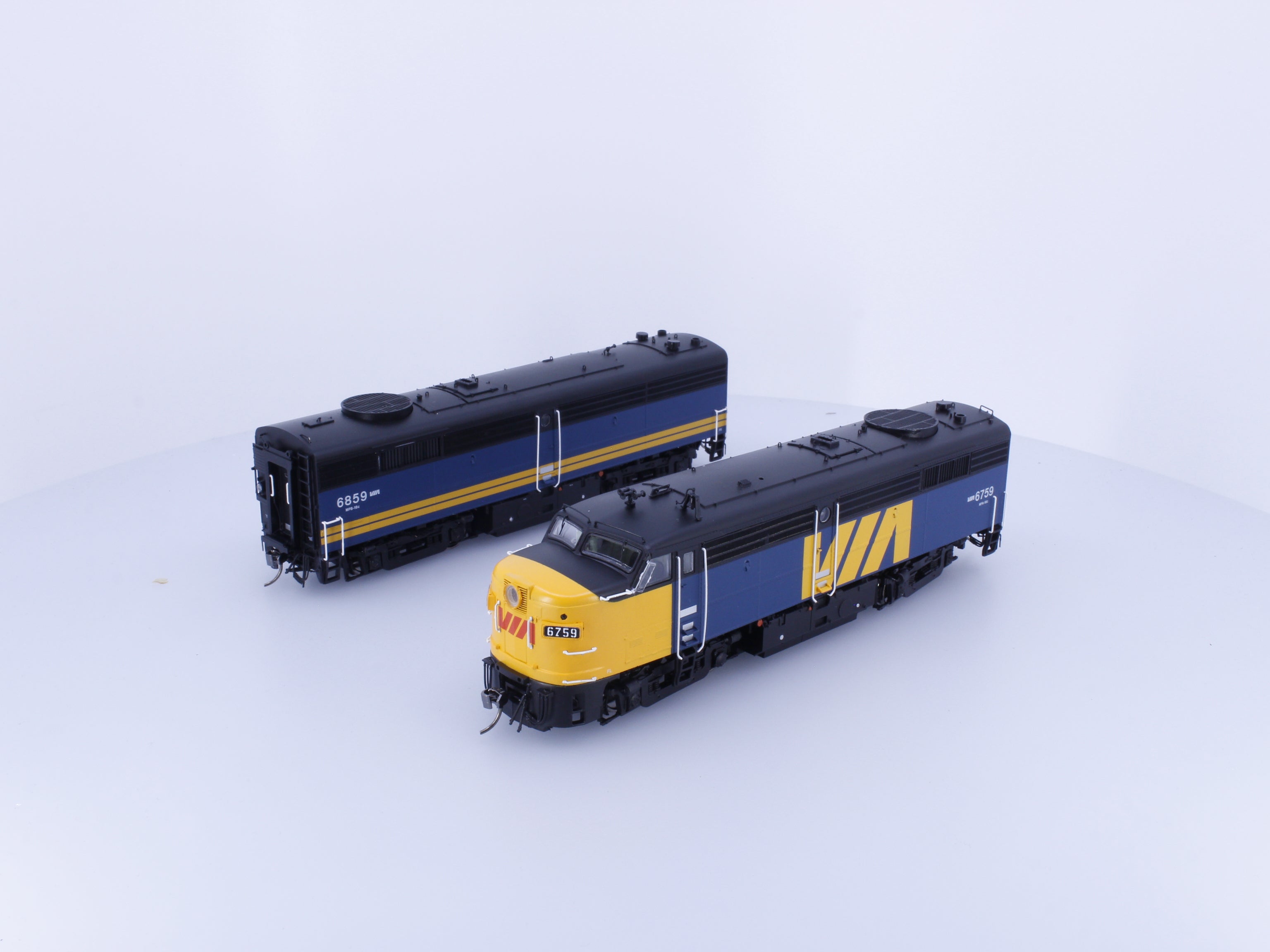 Rapido 21610 HO MLW FPA-2u and FPB-2u Via Rail (VIA) 6759/6859 DCC & Sound