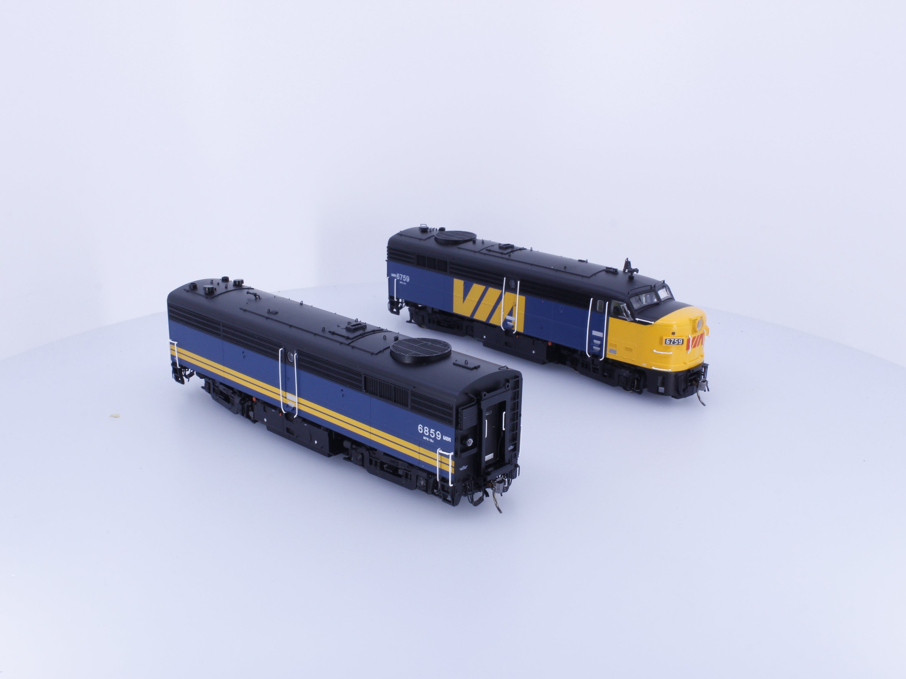 Rapido 21610 HO MLW FPA-2u and FPB-2u Via Rail (VIA) 6759/6859 DCC & Sound