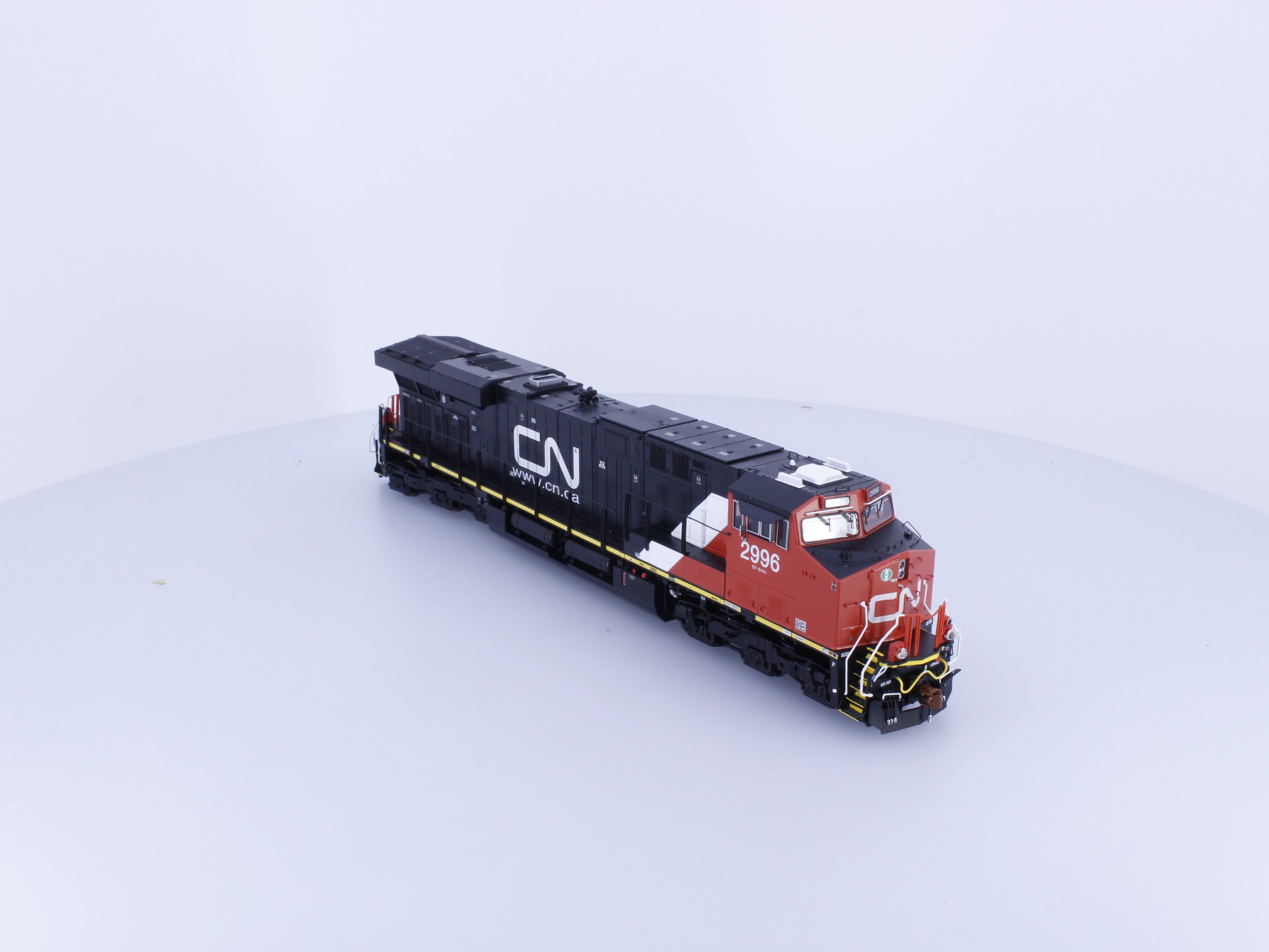 ScaleTrains SXT33584 HO GE ES44AC Diesel Locomotive Canadian National (CN) 2996 DCC & Sound