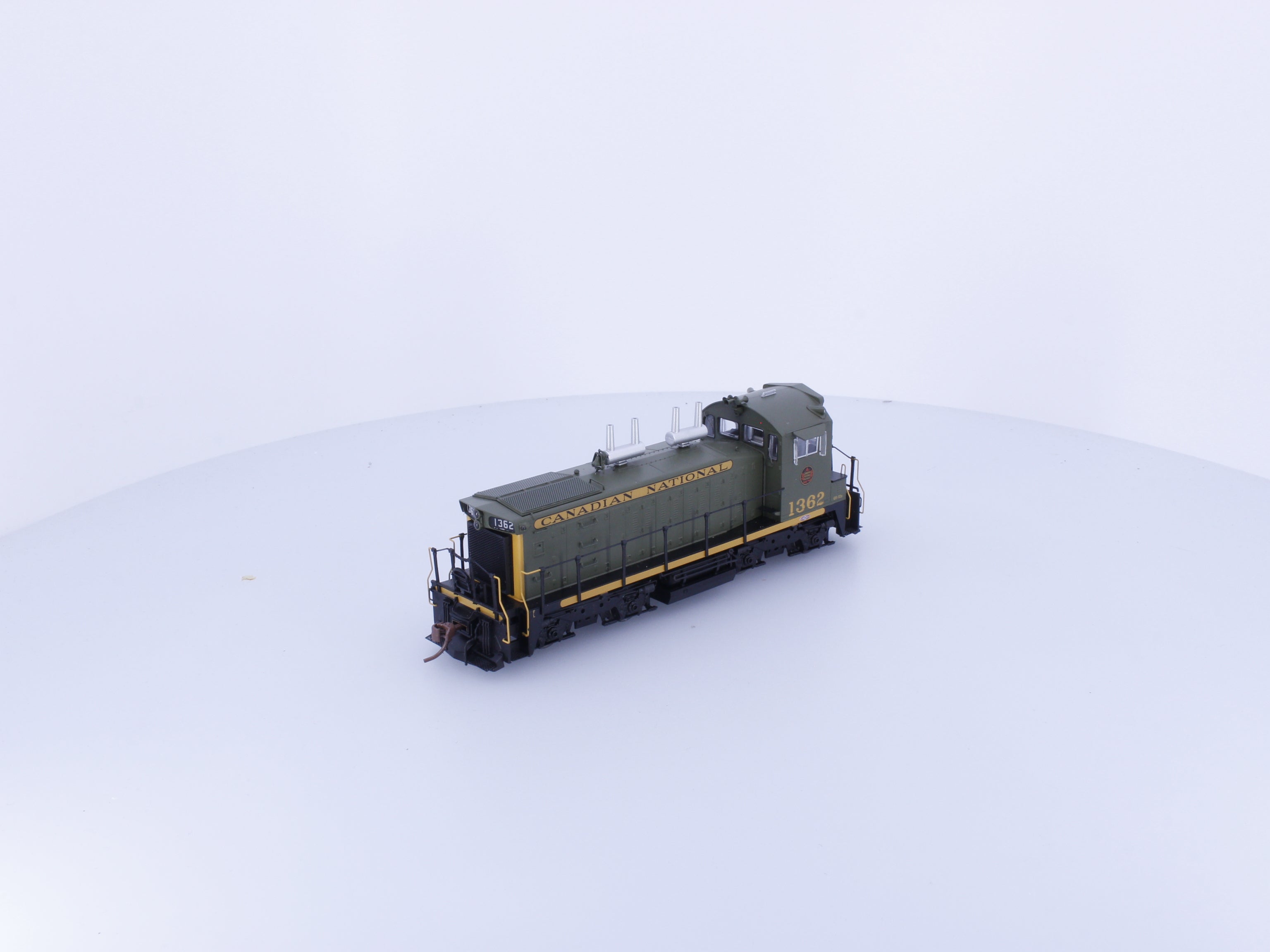 Rapido 26538 HO GMDD SW1200RS Diesel Locomotive Green Scheme Canadian National (CN) 1362 DCC & Sound