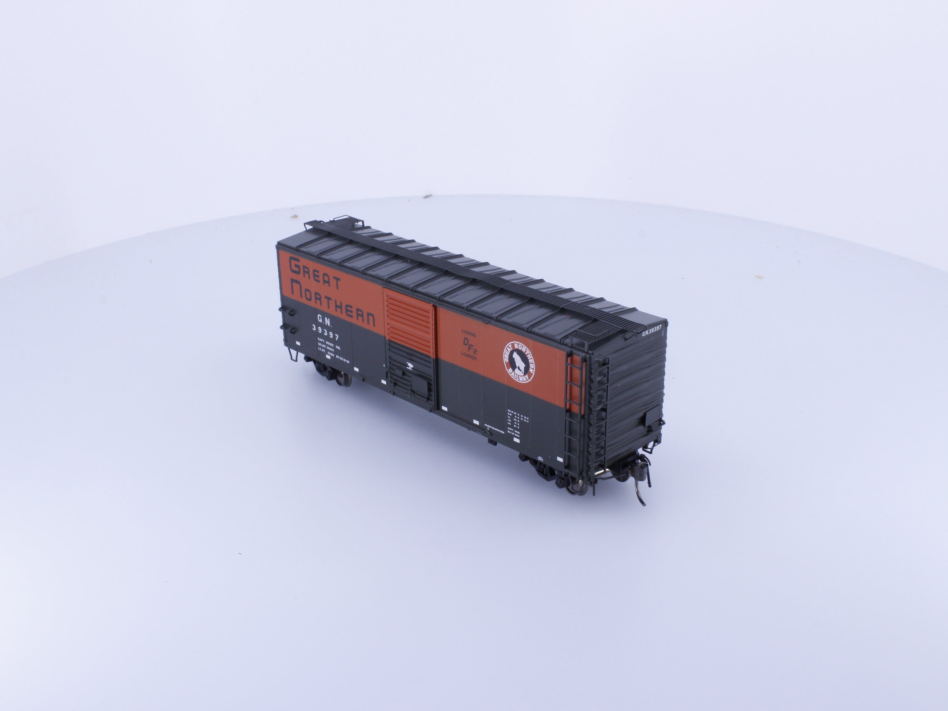 Rapido 155004A HO 40' Box Car With Early IDNE Green and Orange Great Northern (GN) 39397