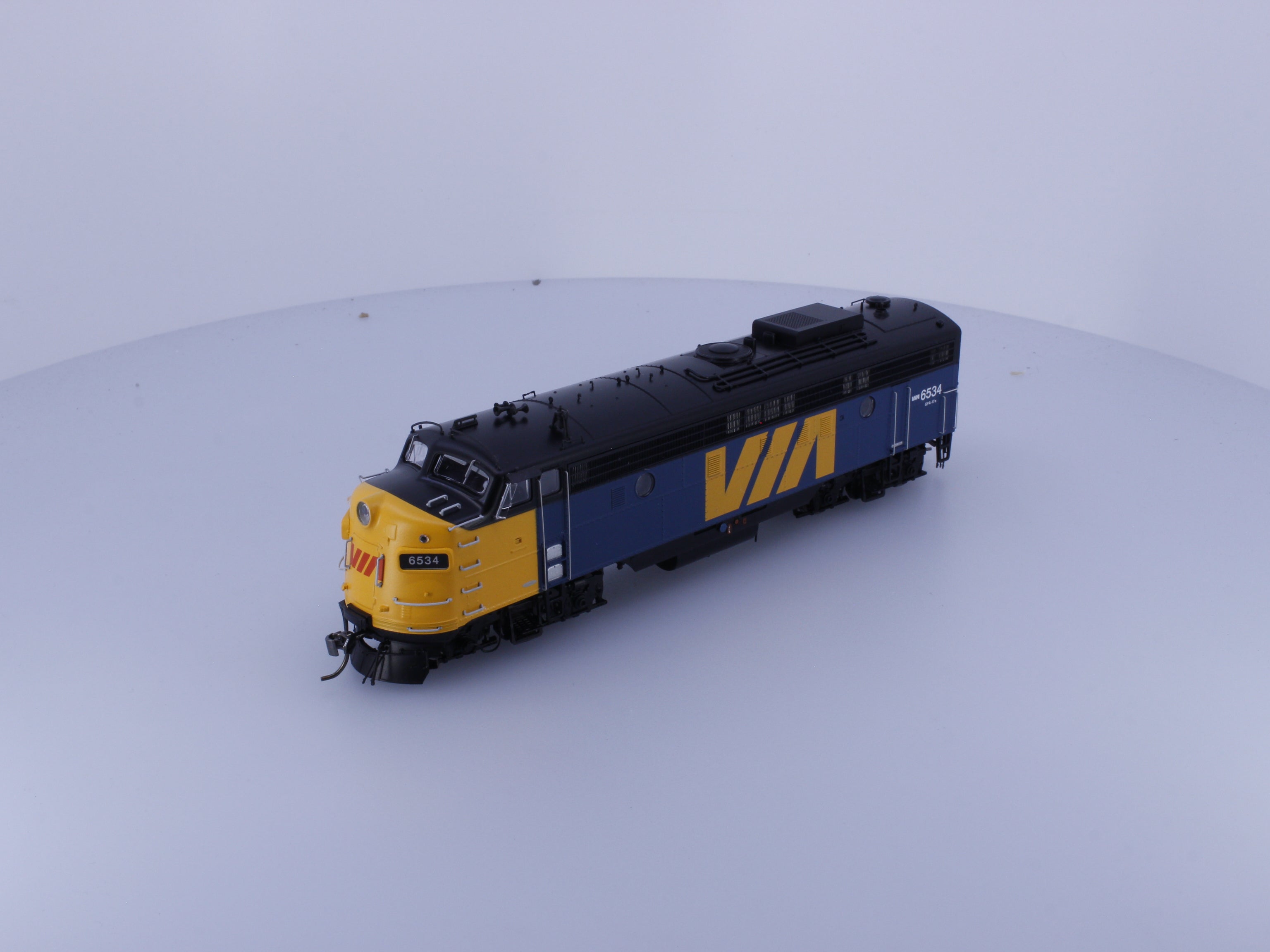 Rapido 220578 HO GMDD FP9A Diesel Locomotive Via Rail (VIA) 6534 DCC & Sound