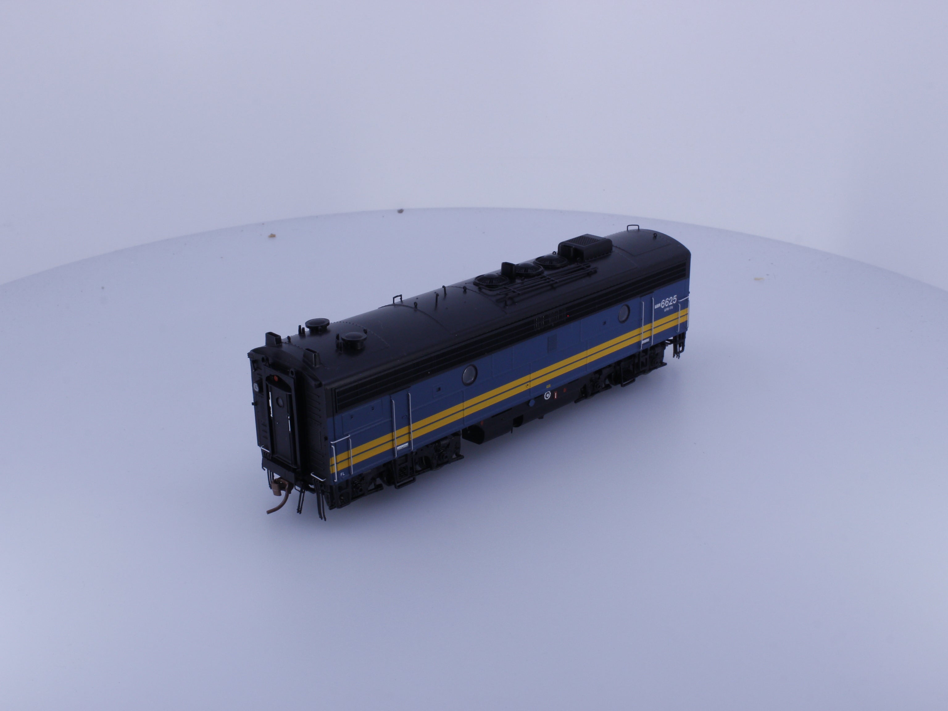 Rapido 223528 HO GMDD F9B Diesel B Unit (EX-CN) Via Rail (VIA) 6625 DCC & Sound