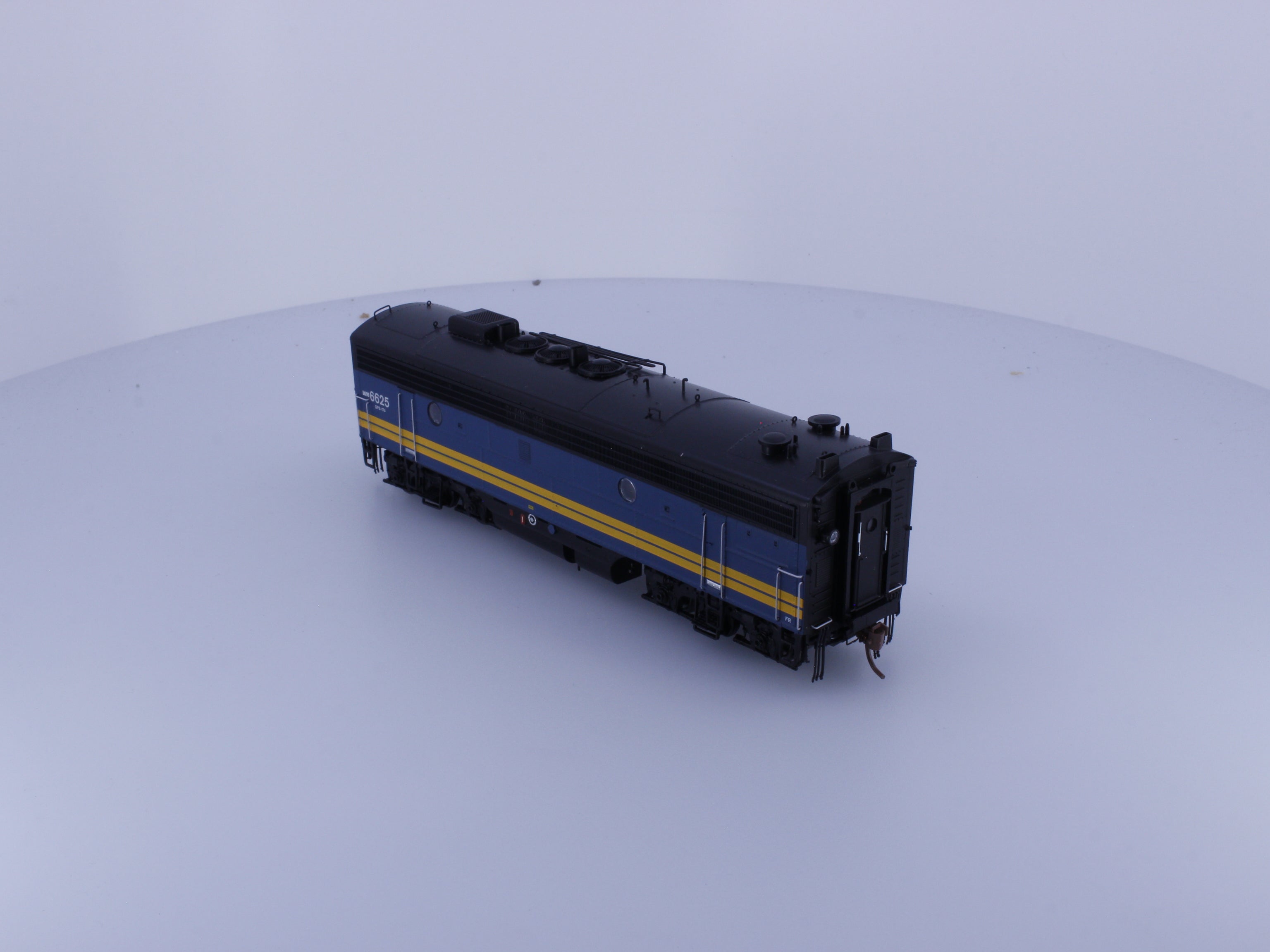 Rapido 223528 HO GMDD F9B Diesel B Unit (EX-CN) Via Rail (VIA) 6625 DCC & Sound