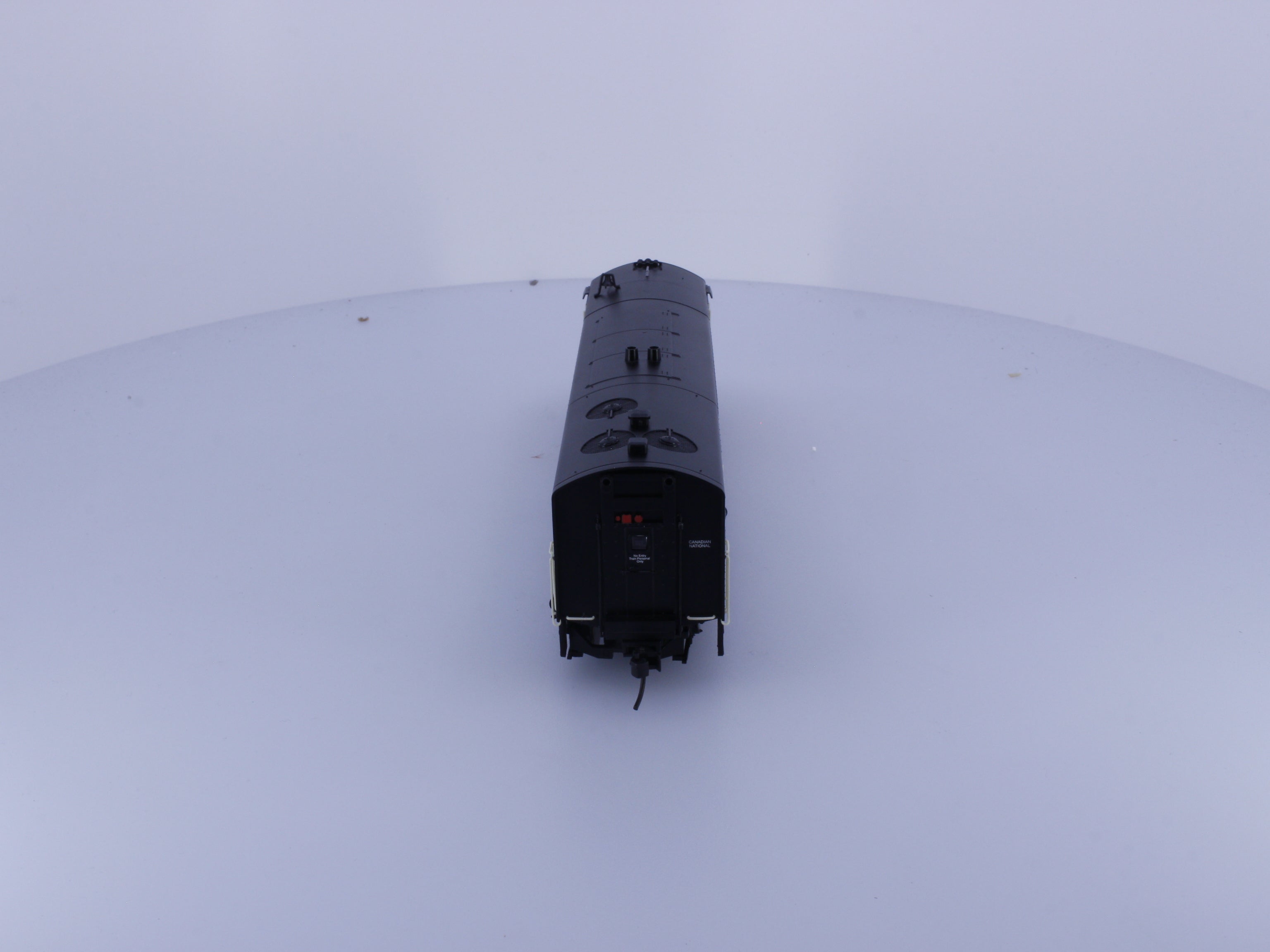 Trueline Trains 500046 HO C-Liner 5-Axle Diesel Locomotive Stripes Scheme Canadian National (CN) 6702 Analog DC