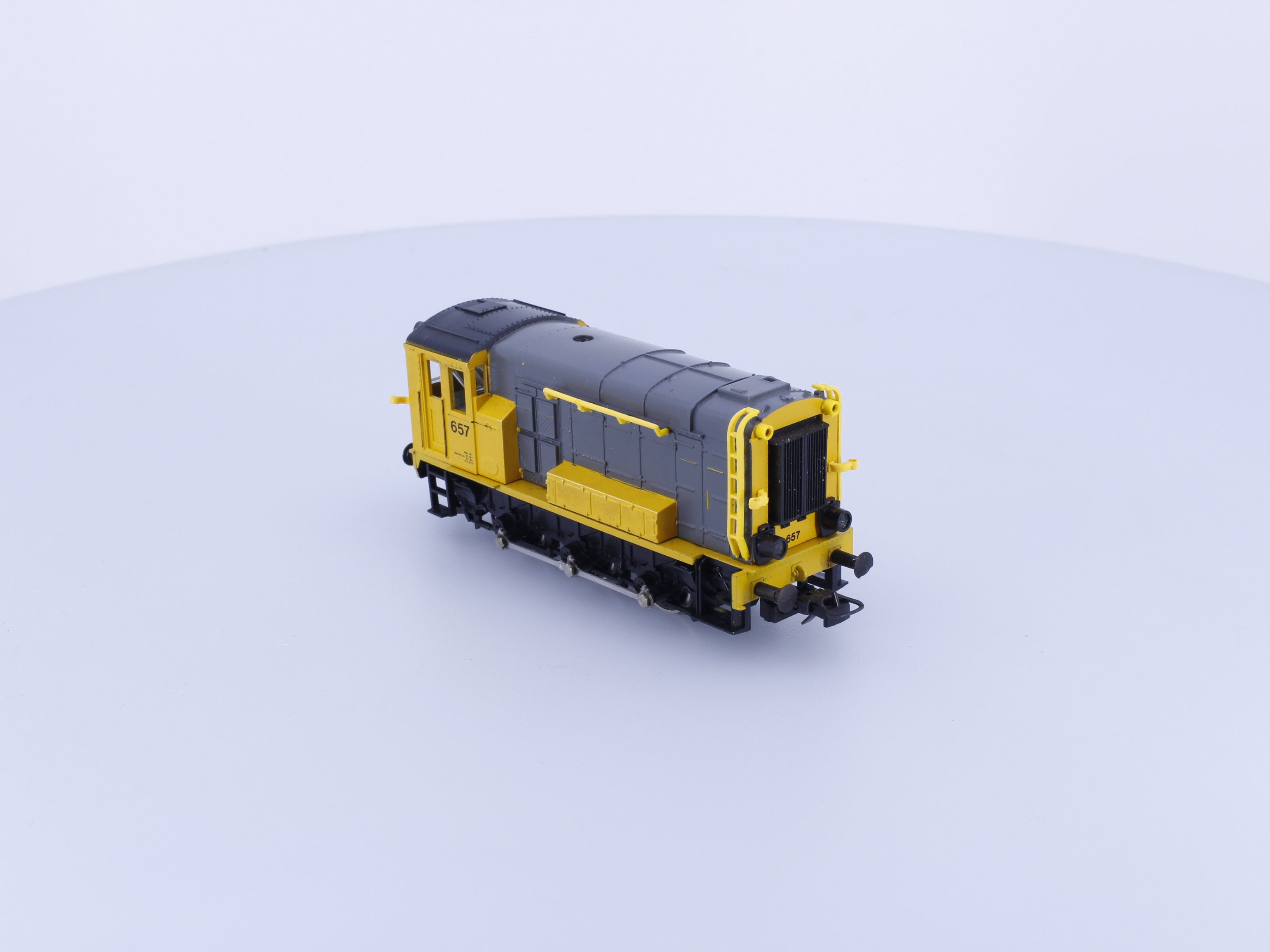 Roco 43472 HO NS Shunting Diesel Locomotive 657 Analog DC