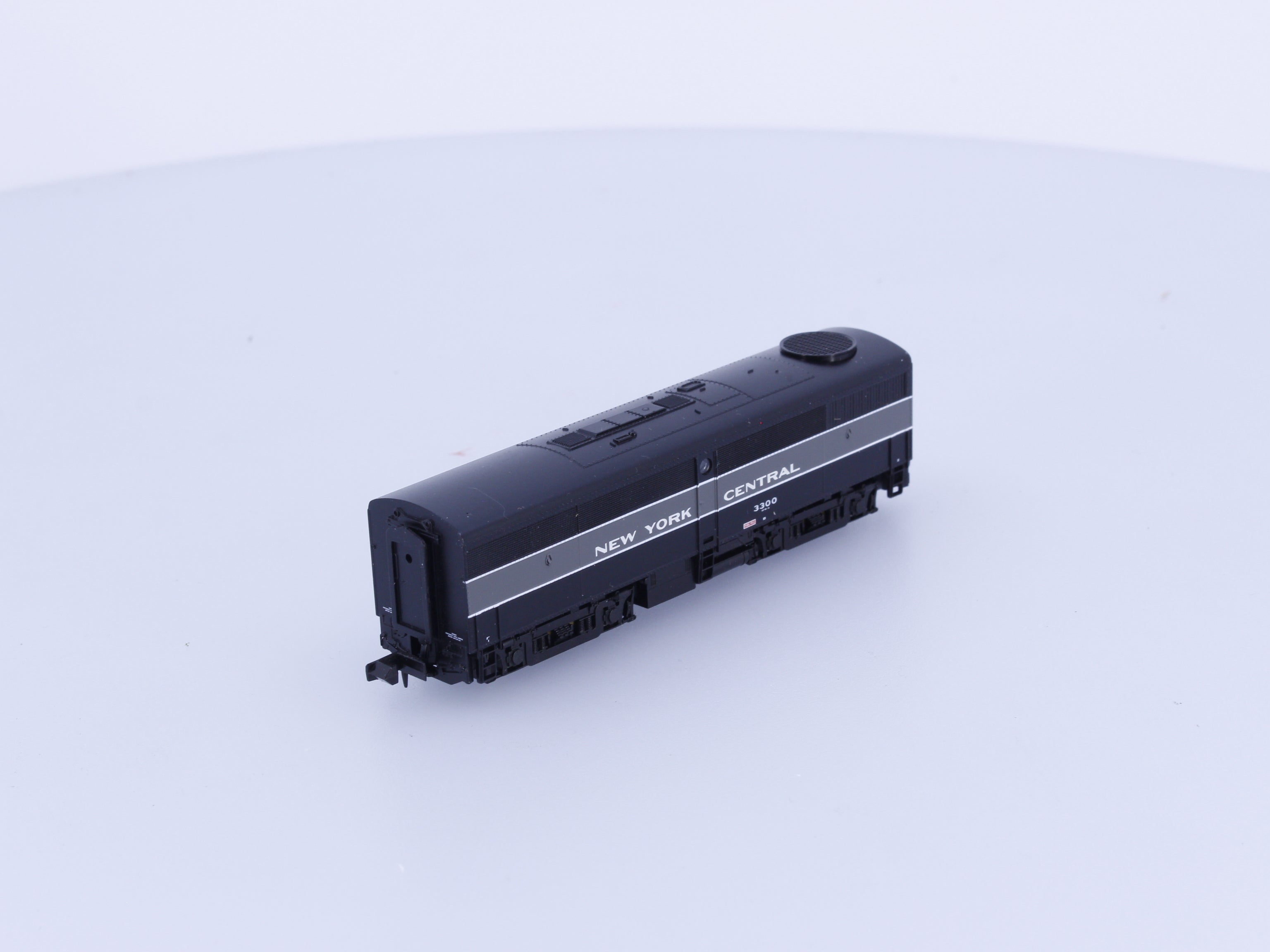 Life-Like 7423 N FB1 B Unit Diesel Locomotive New York Central (NYC) 3300 Analog DC