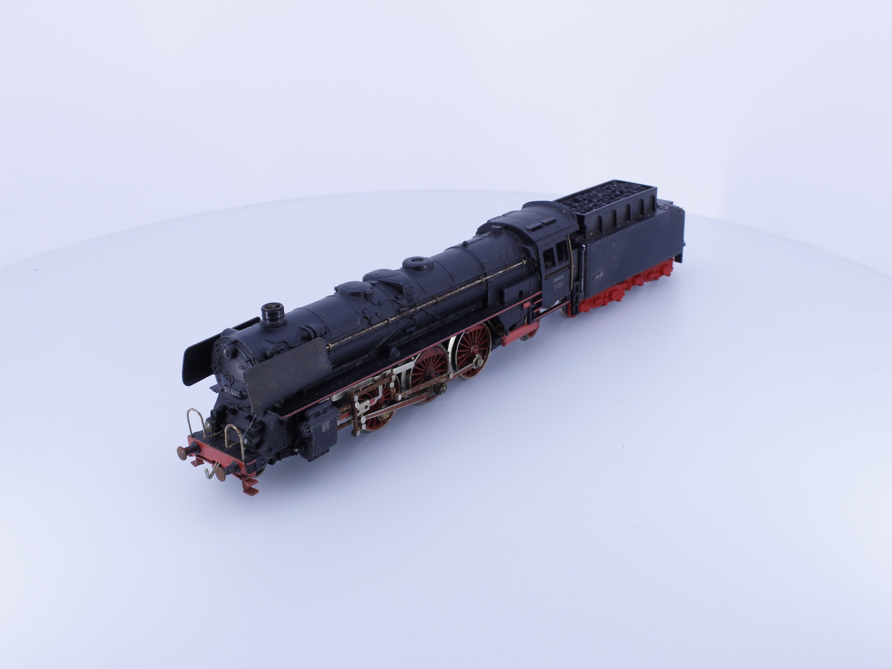 Marklin 3048 HO BR01 4-6-2 Steam Locomotive #2 DB (Germany) 01097 Analog AC