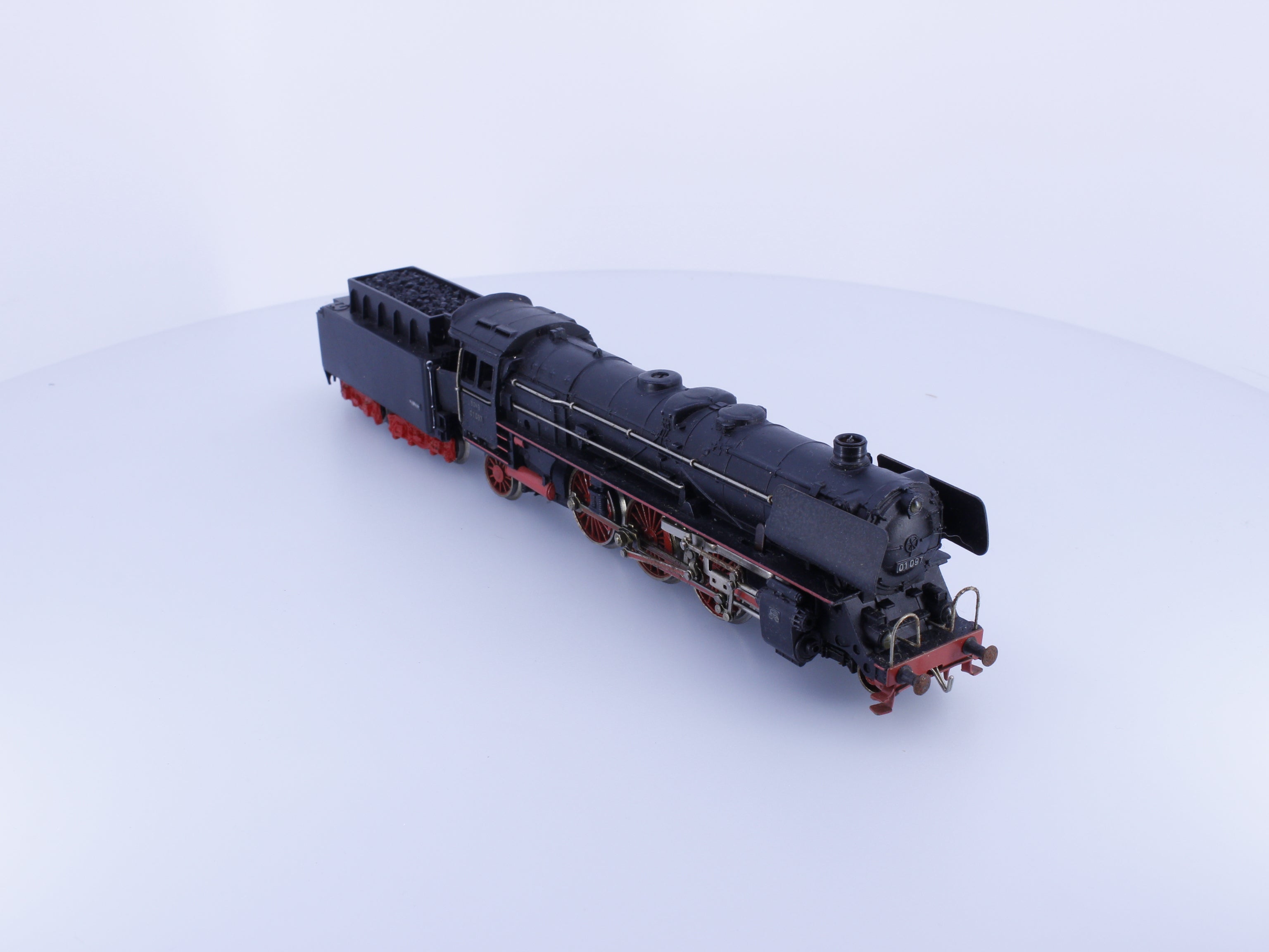 Marklin 3048 HO BR01 4-6-2 Steam Locomotive #2 DB (Germany) 01097 Analog AC