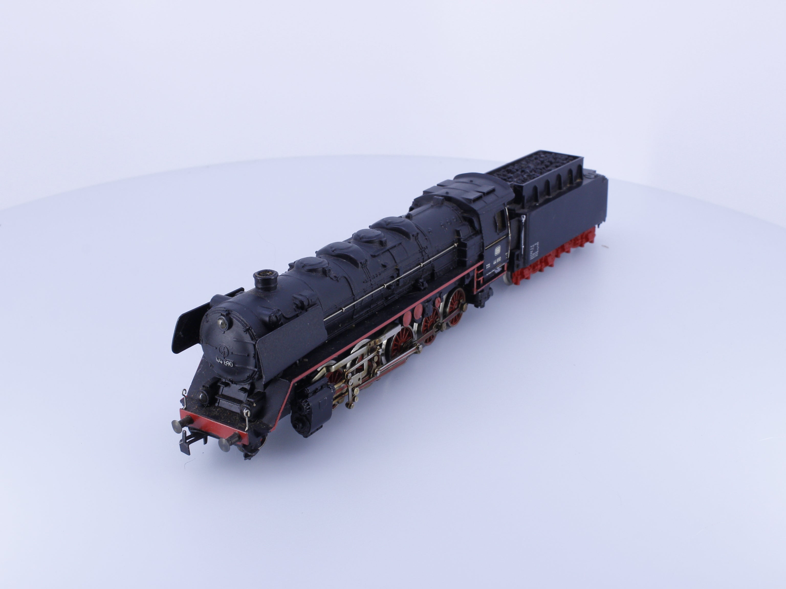 Marklin 3027 HO DB BR44 2-10-0 Steam Locomotive 44690 Analog AC