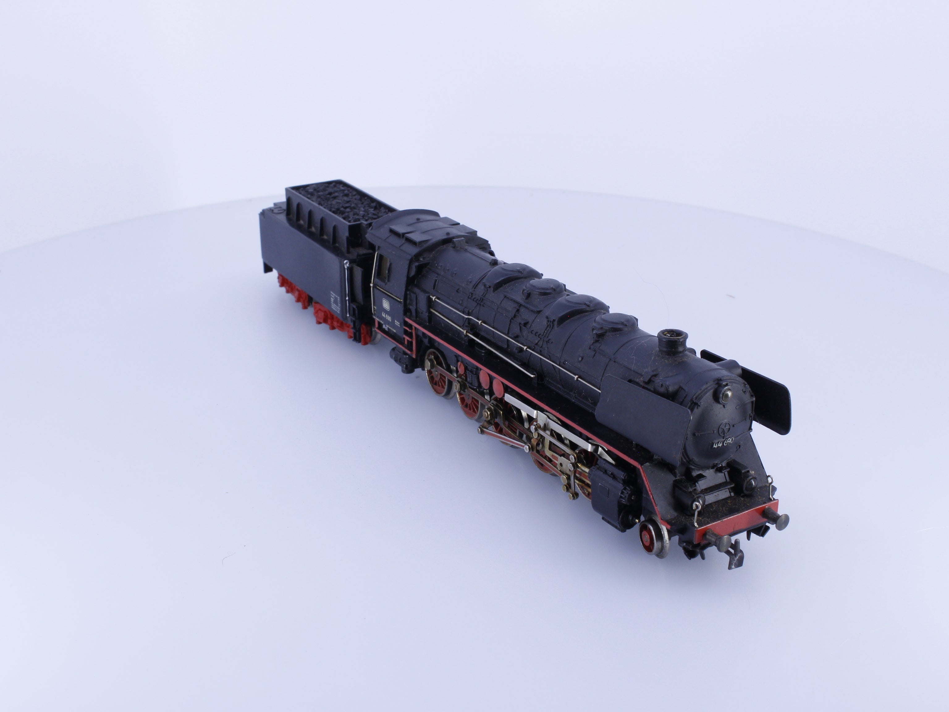 Marklin 3027 HO DB BR44 2-10-0 Steam Locomotive 44690 Analog AC