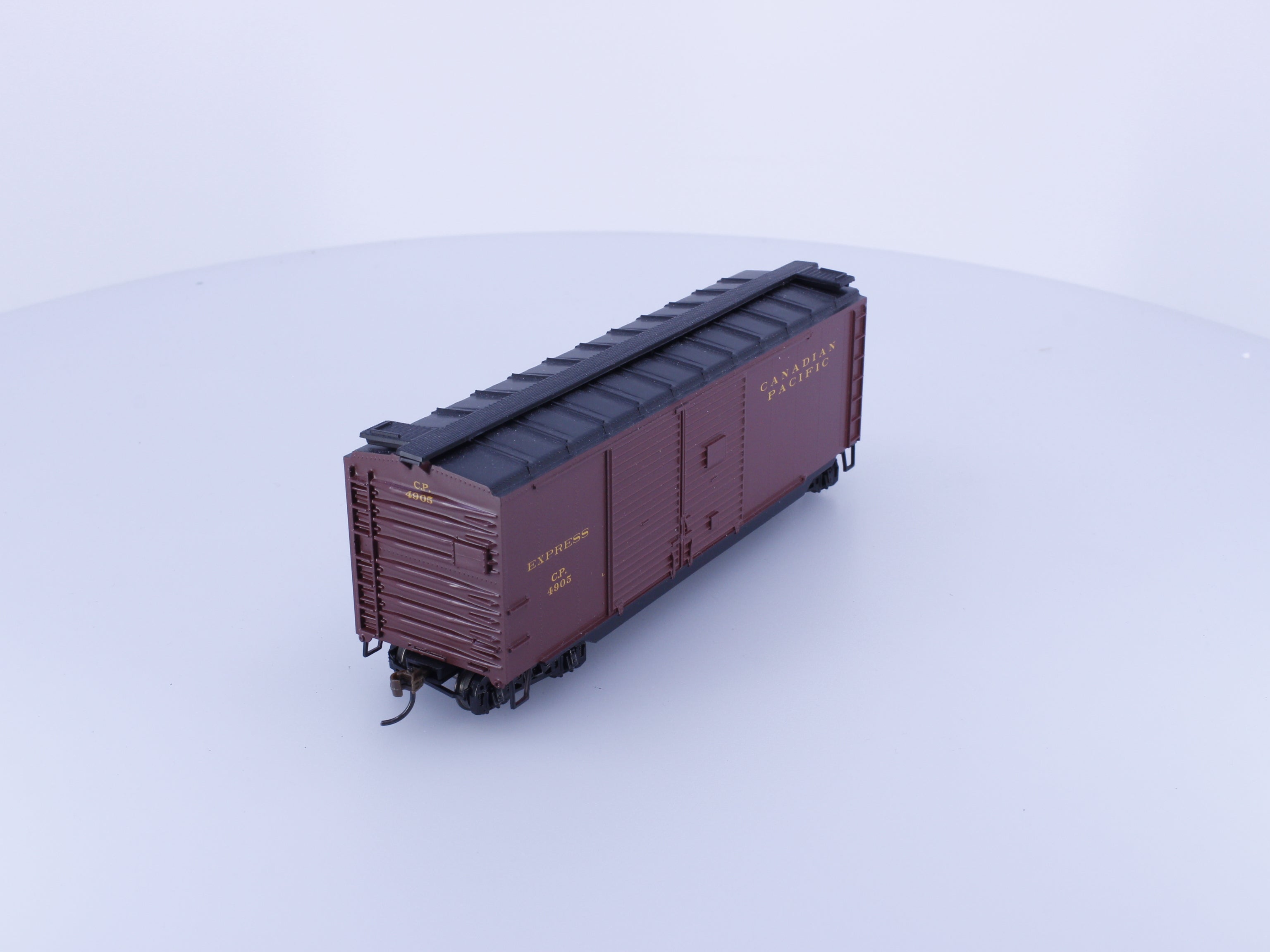 Athearn ATH72621 HO 40' Express Box Car Canadian Pacific (CP) 4905