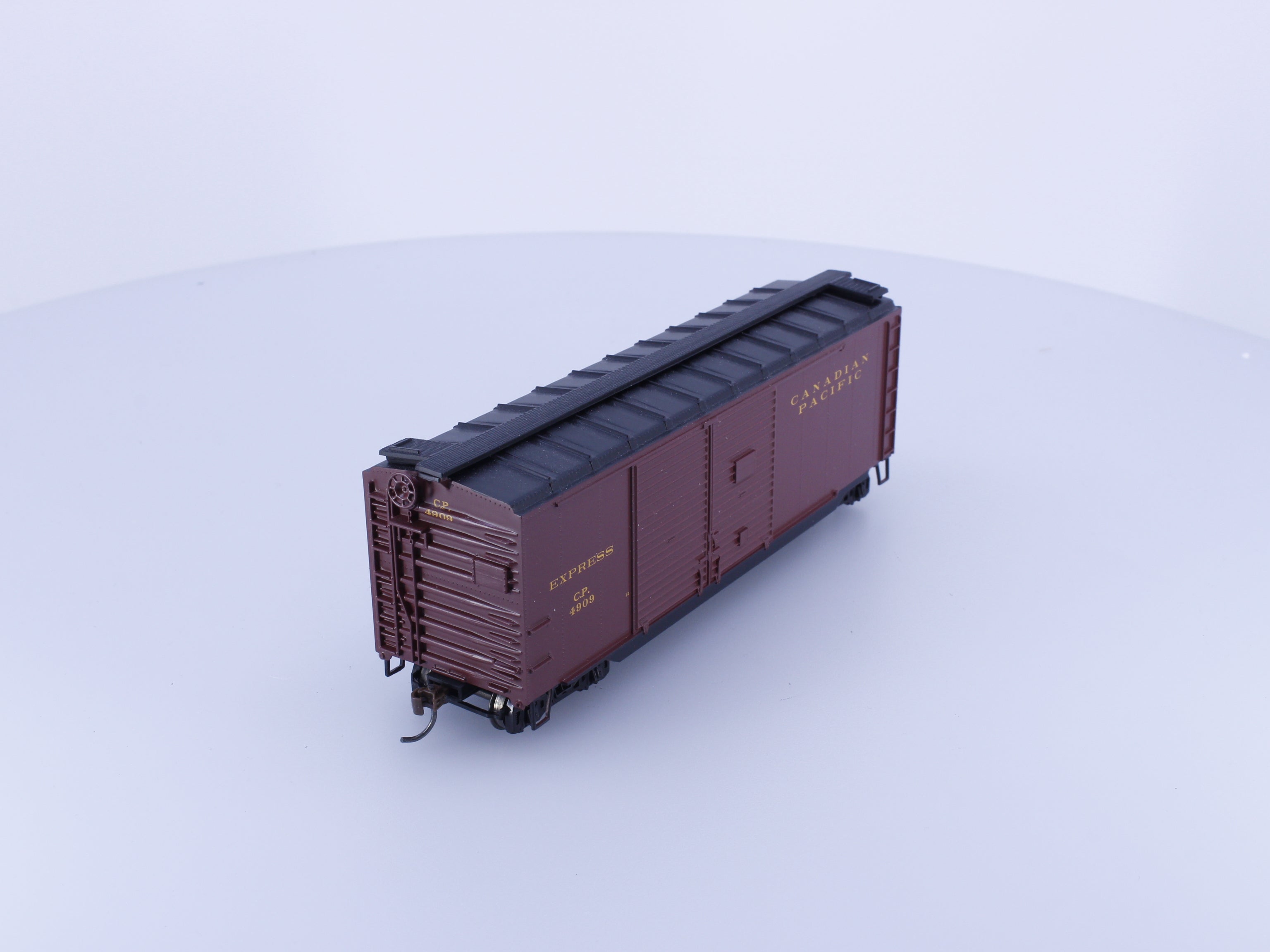 Athearn ATH72622 HO 40' Express Box Car Canadian Pacific (CP) 4909