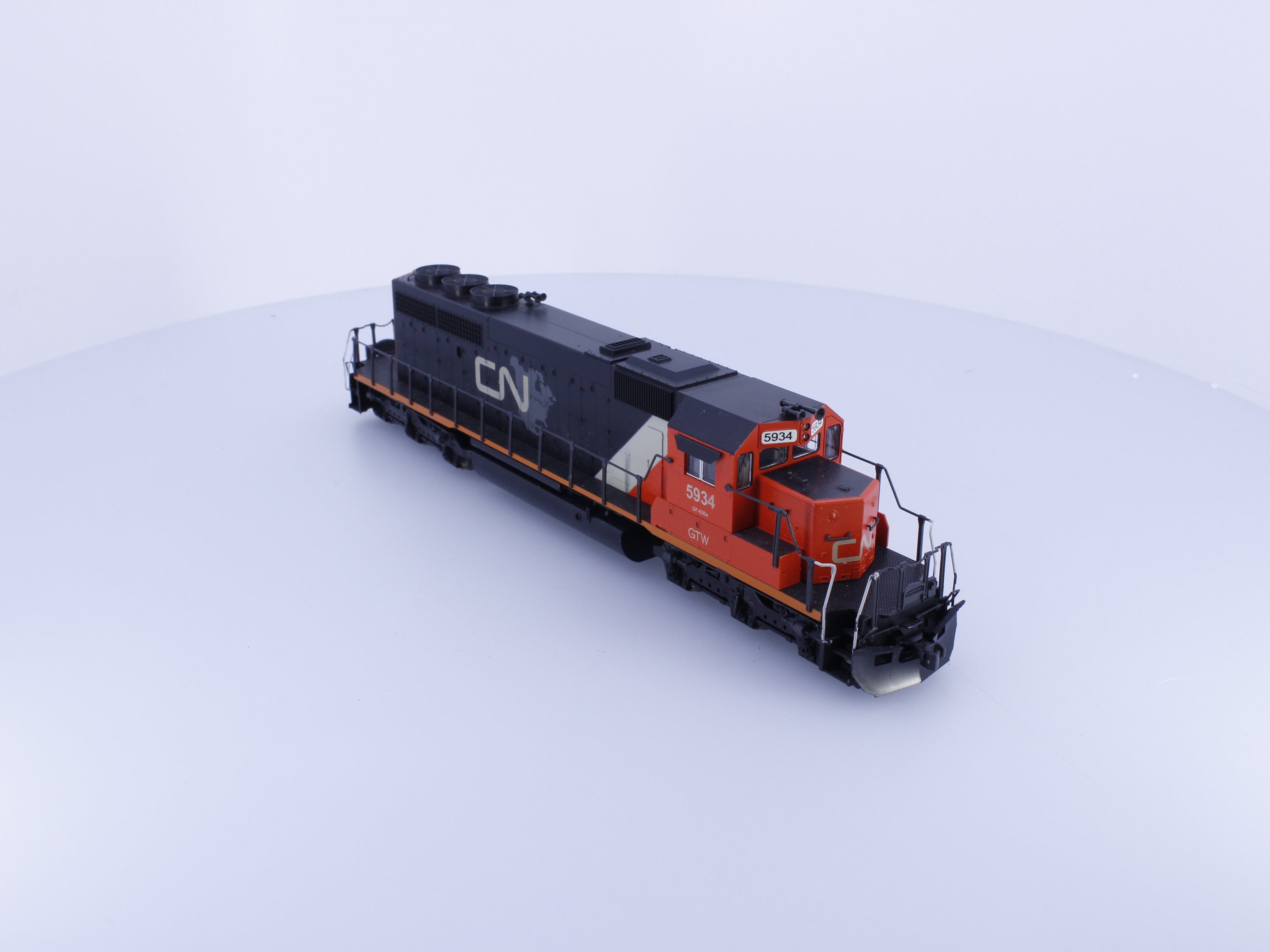 Kato 37-2802 HO EMD SD40-2 Diesel Locomotive Canadian National (CN) 5934 Analog DC